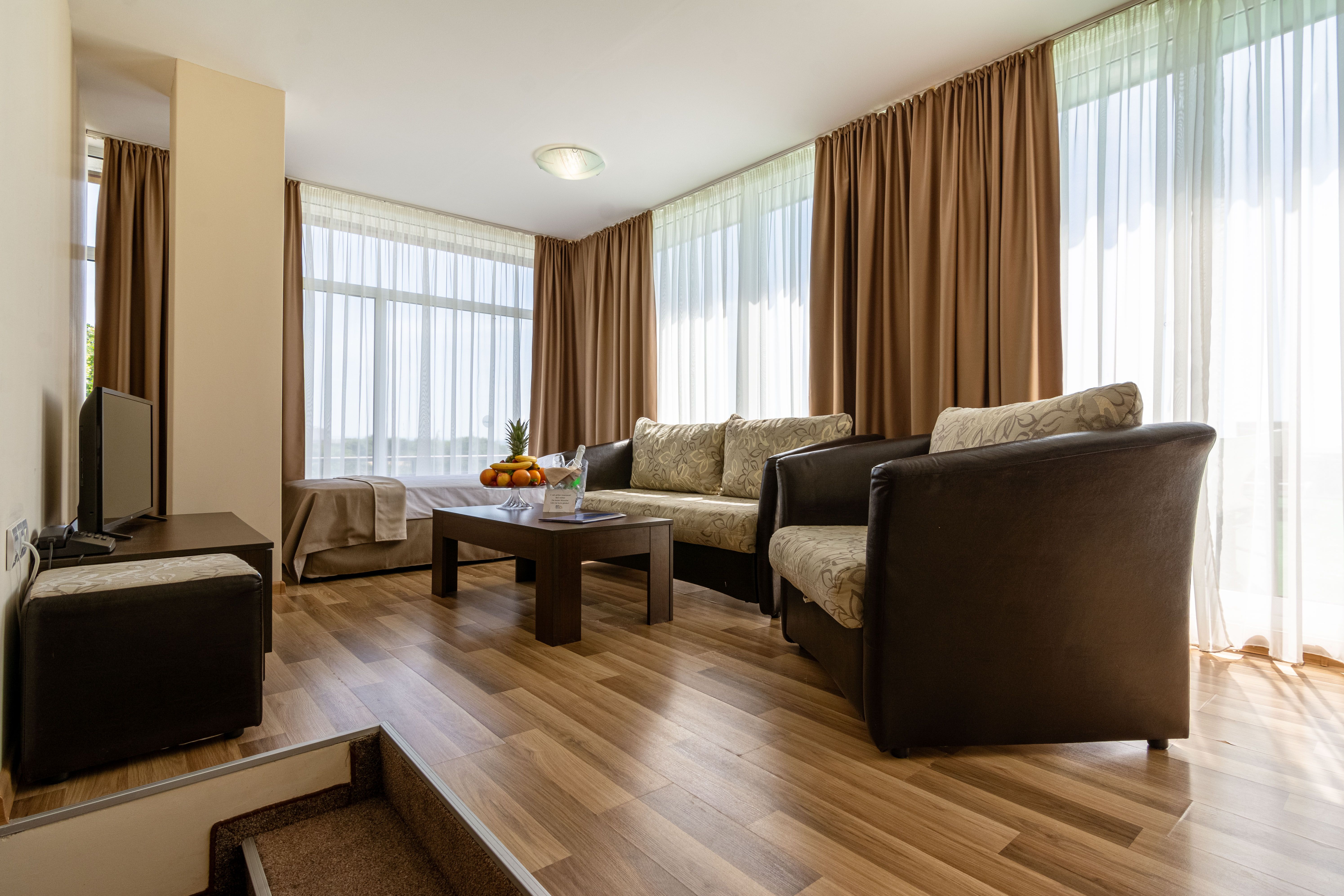 APARTMENT WITH TERRACE 