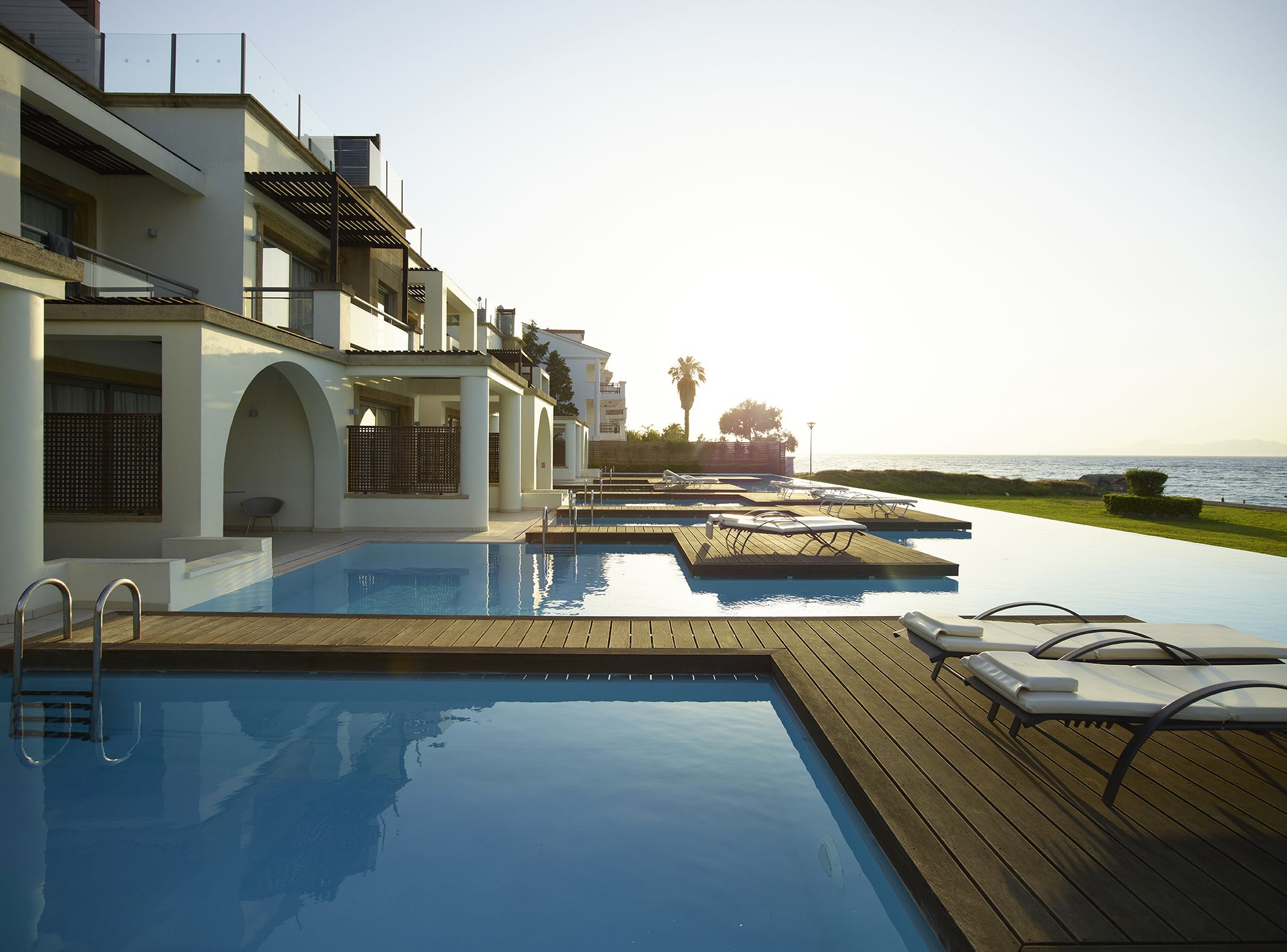 Beachfront swim up Grand Suite