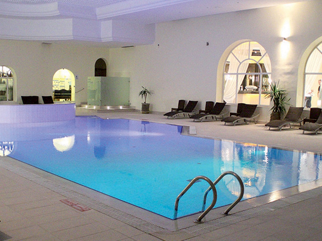 Piscină interioară