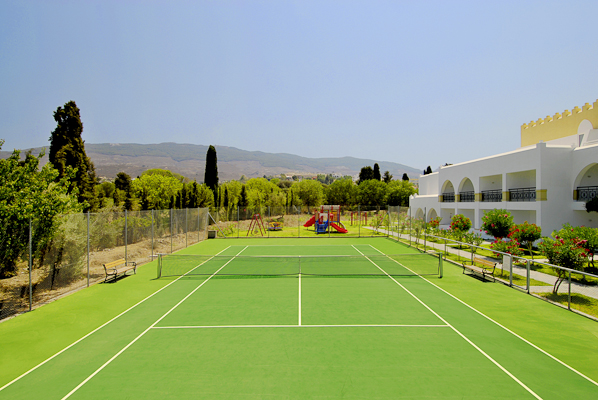 Kos, Hotel Platanista, teren de tenis, loc de joaca pentru copii.jpg