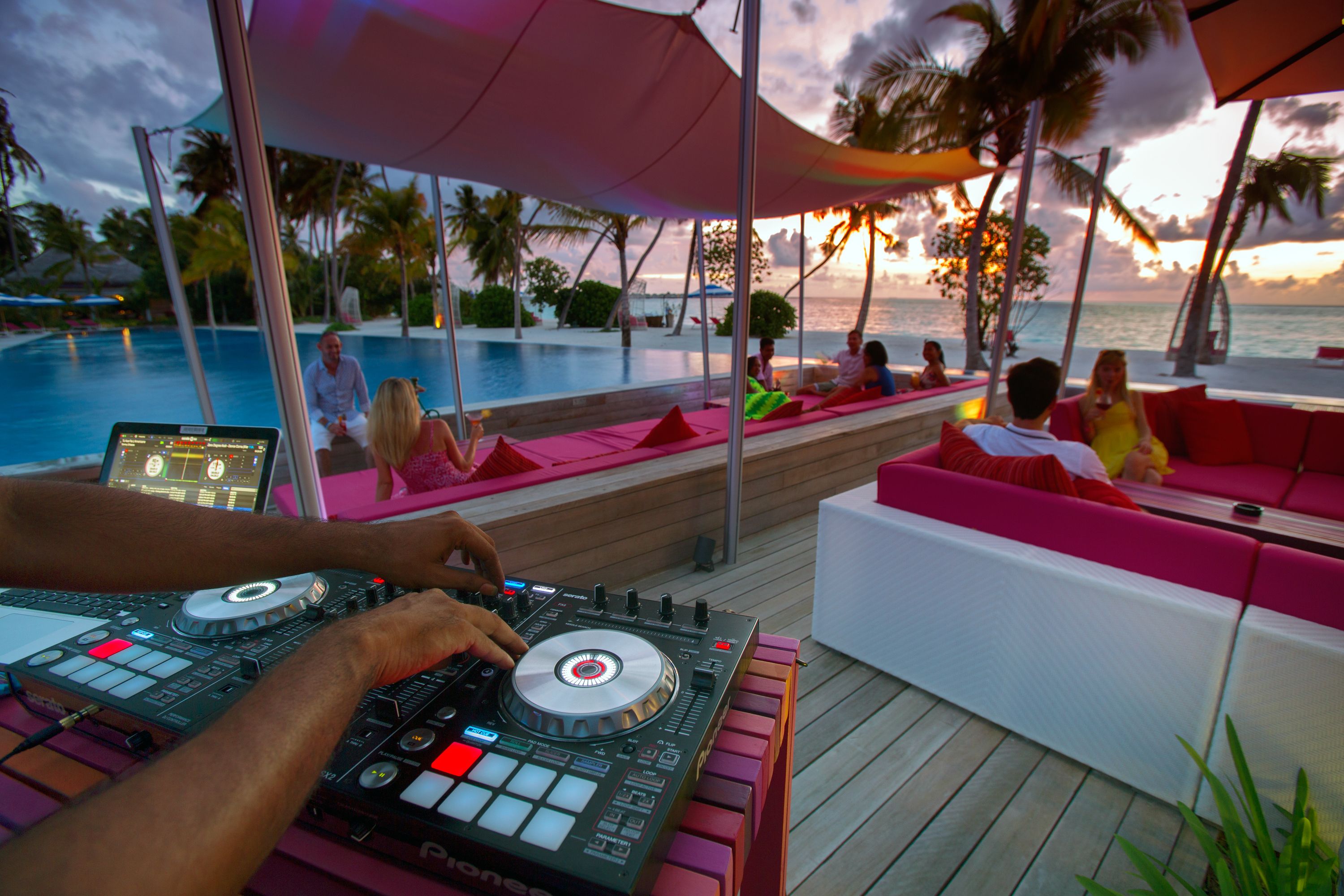 Breeze Pool Bar