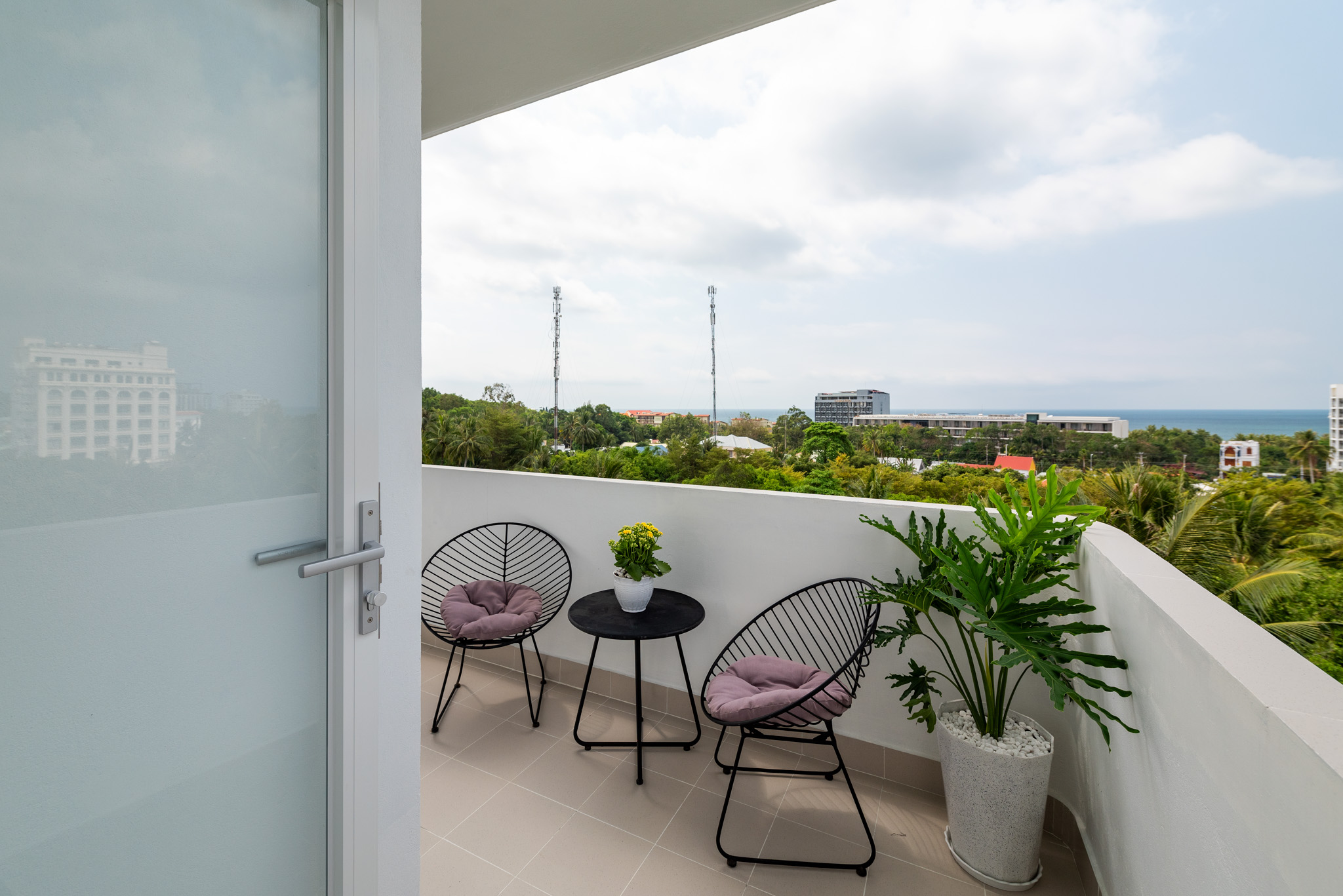 DELUXE WITH BALCONY (CHILD WITHOUT EXTRA BED)