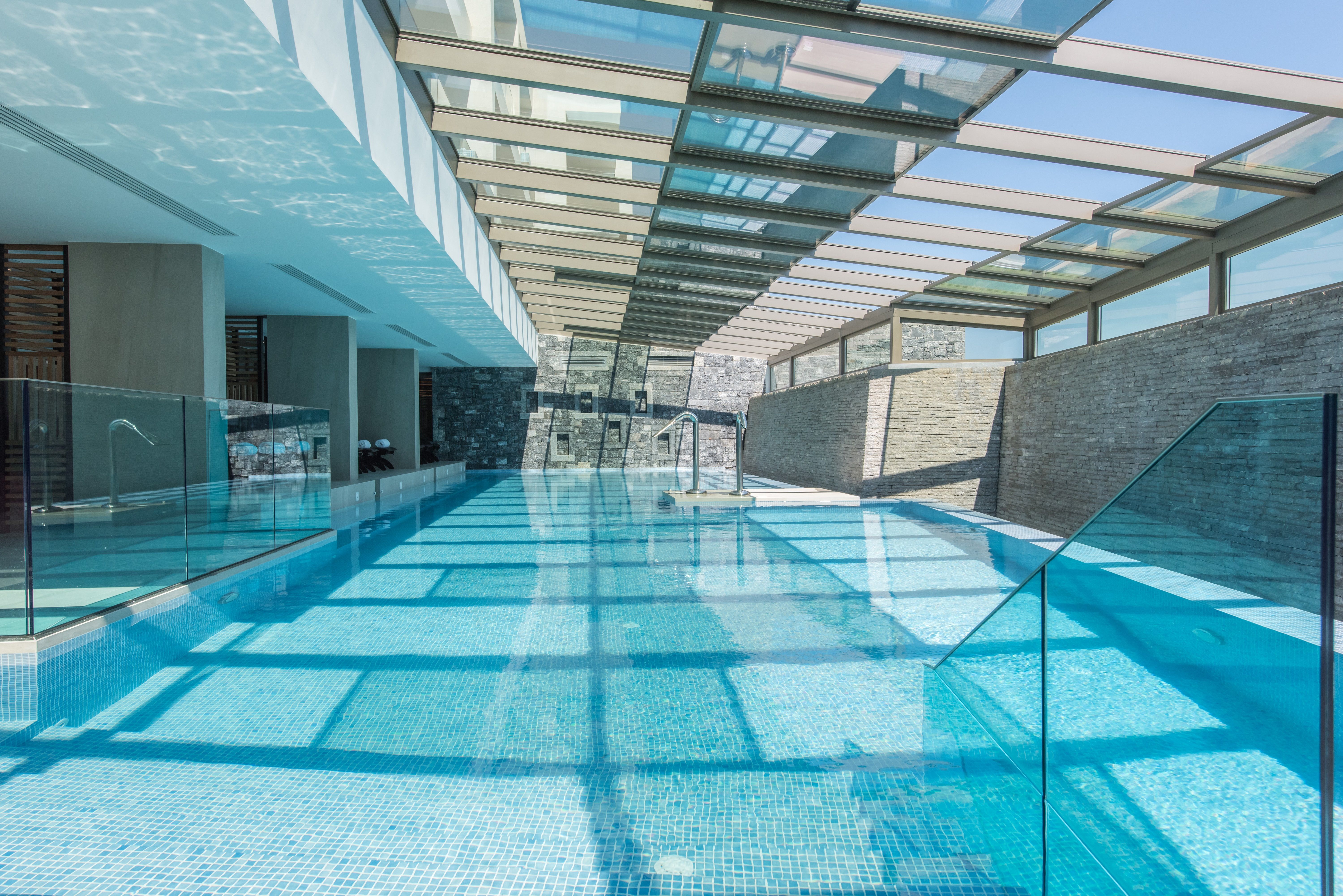 Piscină interioară