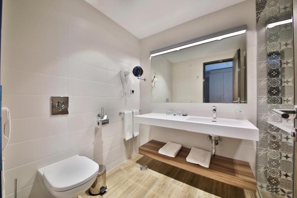 Single w.Child Standard Room (LateralSeaView, Balcony or Terrace)
