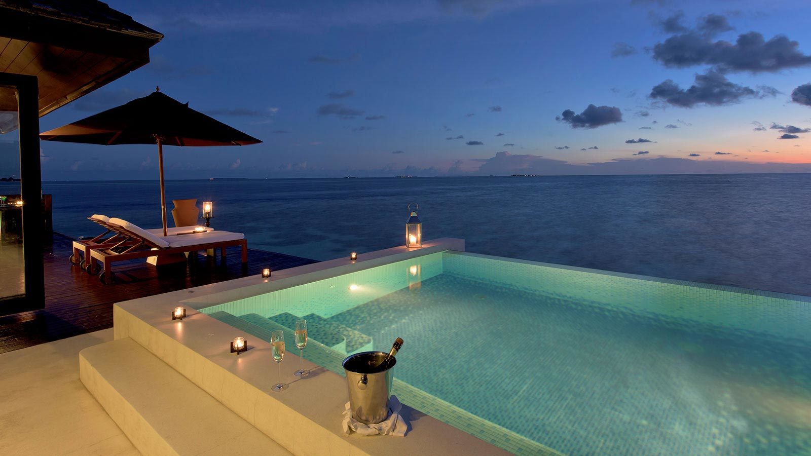 SUNSET WATER SUITE