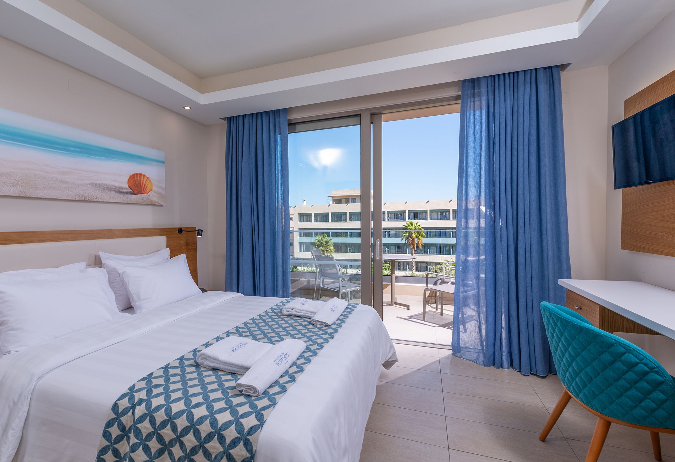 SUPERIOR DOUBLE BALCONY OR TERRACE