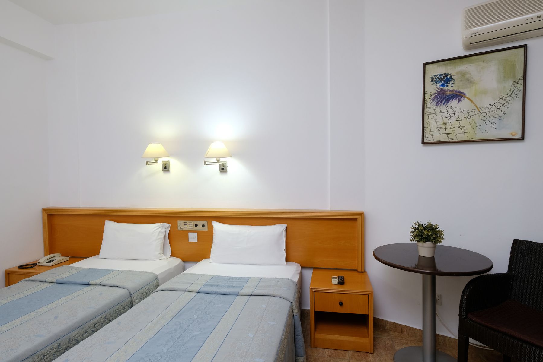 Double Standard Room (LateralSeaView, Balcony)	