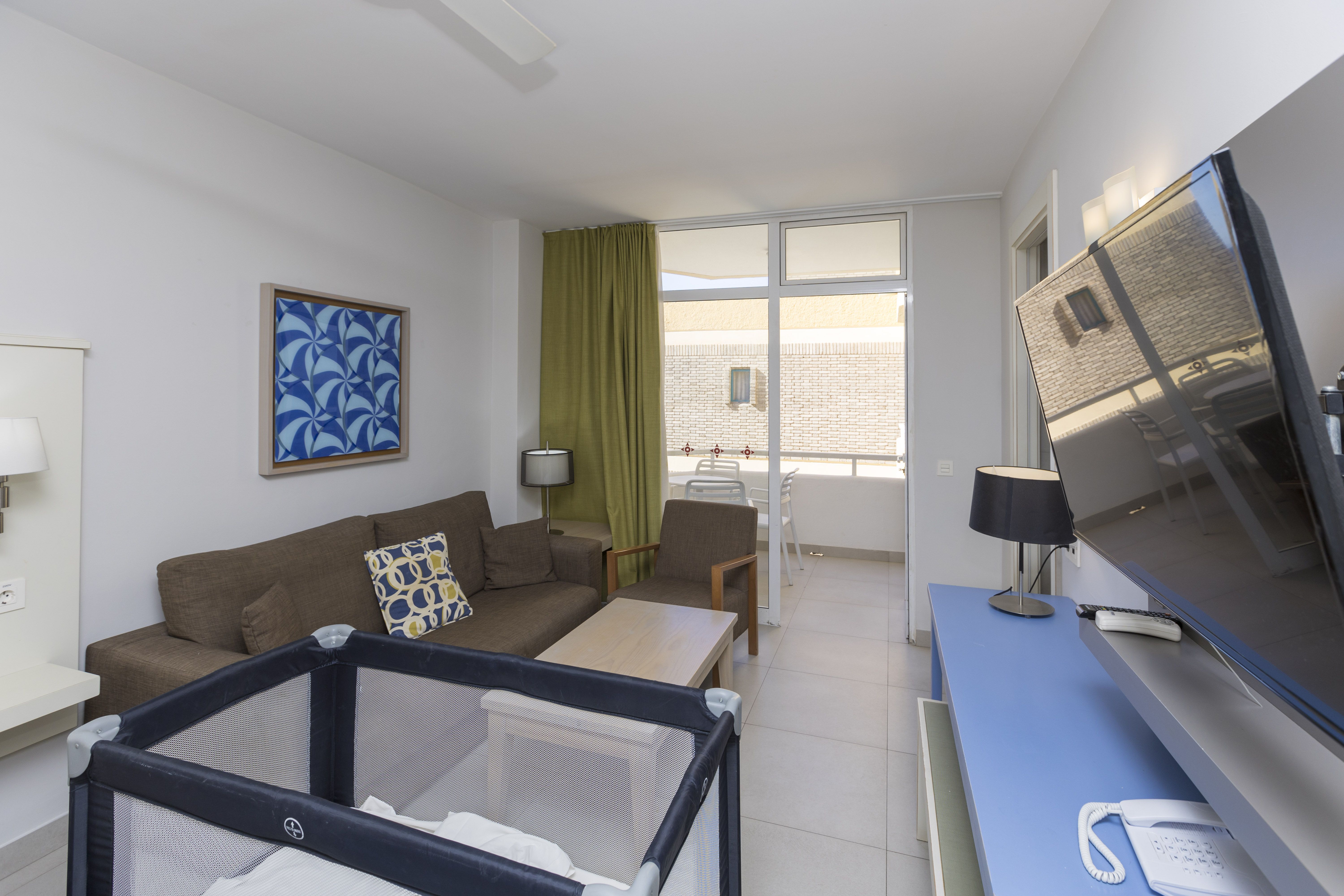 DOUBLE STANDARD 1 BEDROOM APARTMENT WITH BALCONY (A2R)