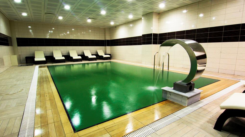 Piscină interioară