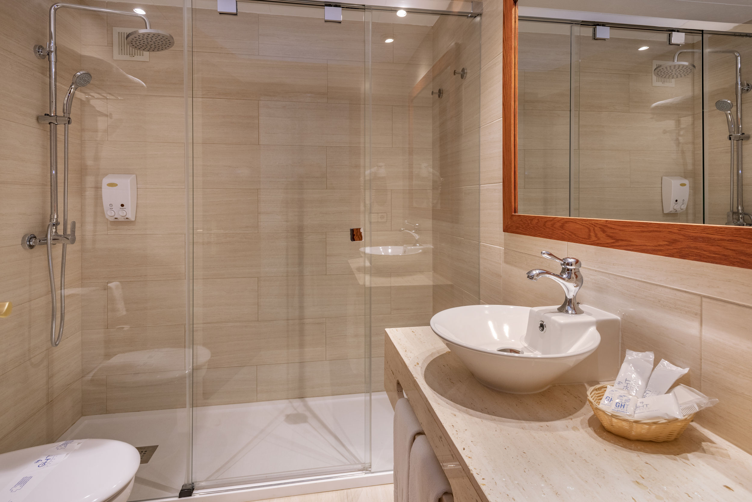 DOUBLE ROOM WITH BALCONY