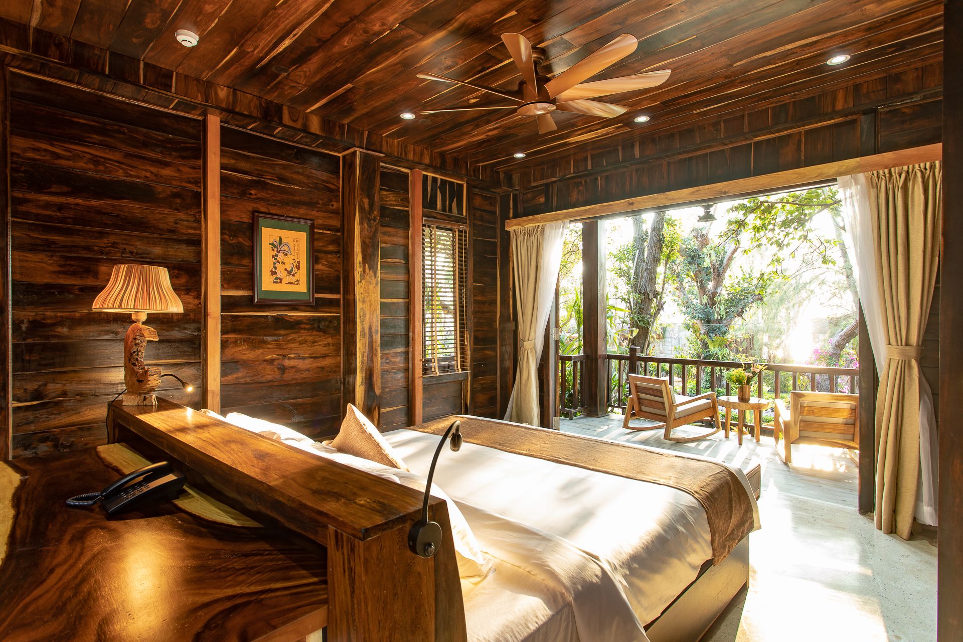 JUNGLE BUNGALOW