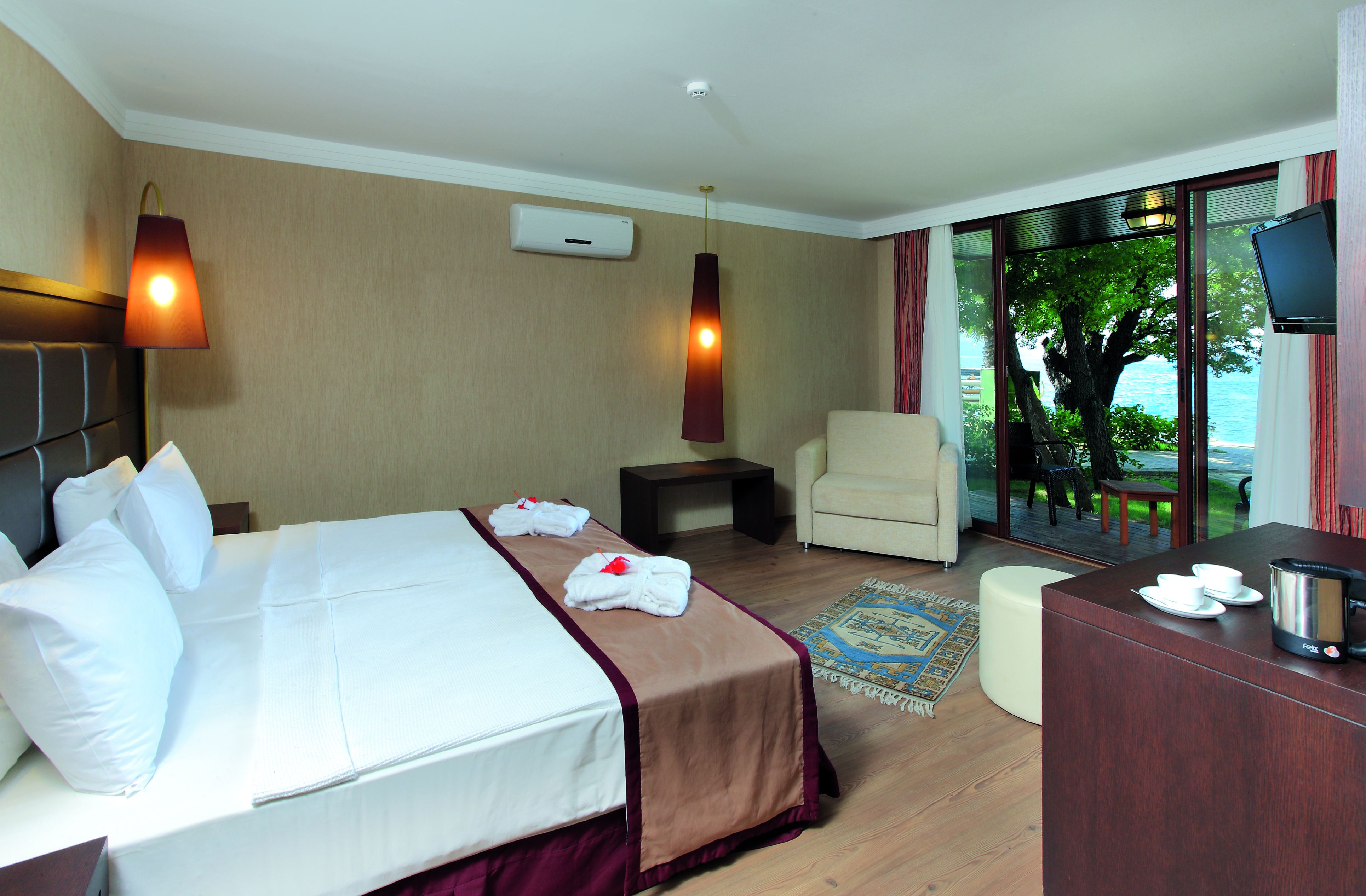 SUPERIOR ROOM