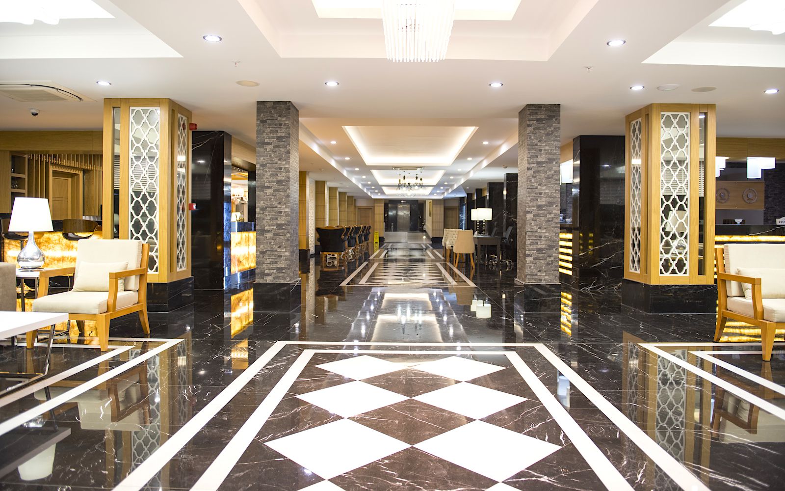 LOBBY BAR