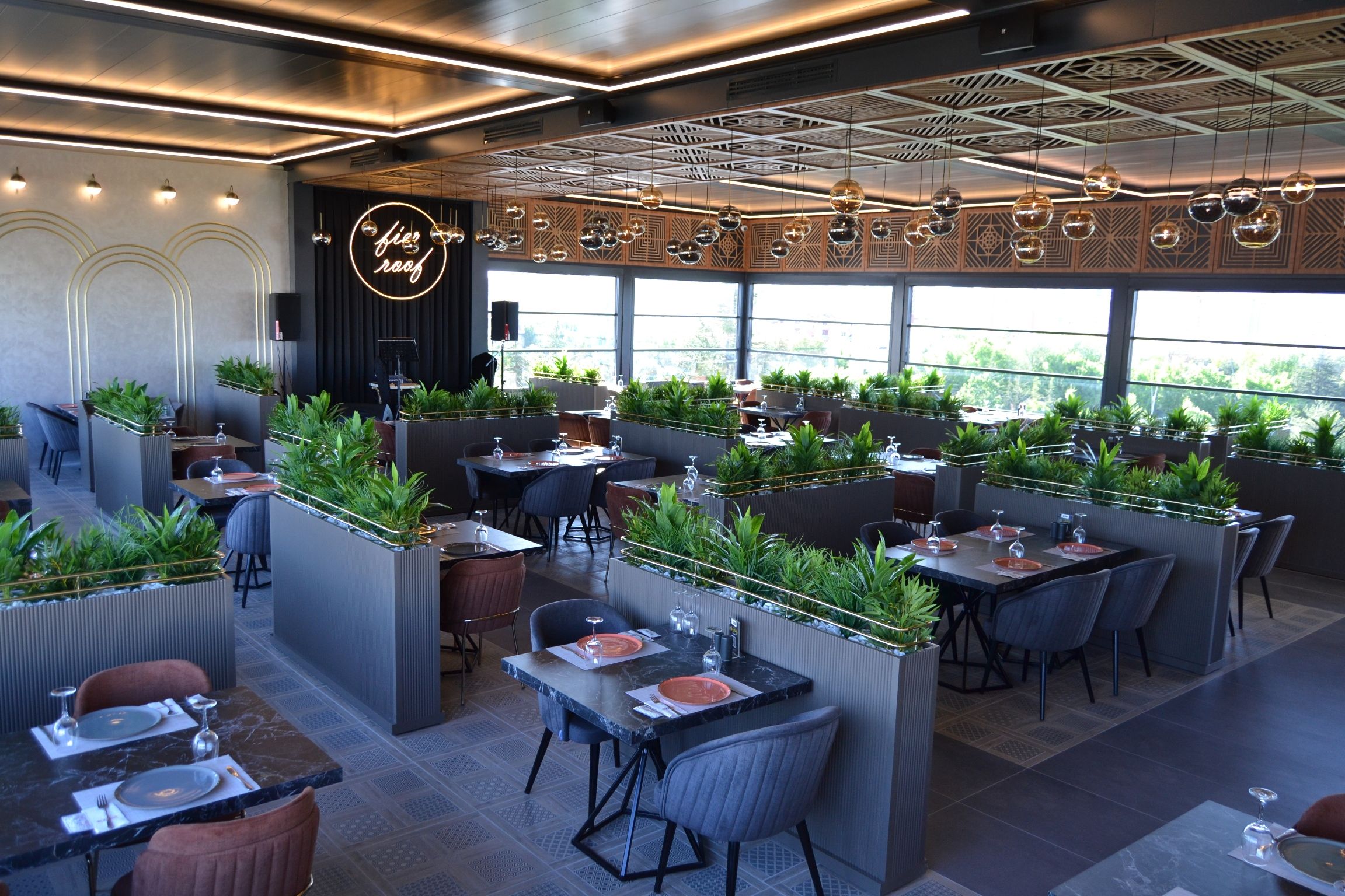 ROOS RESTAURANT