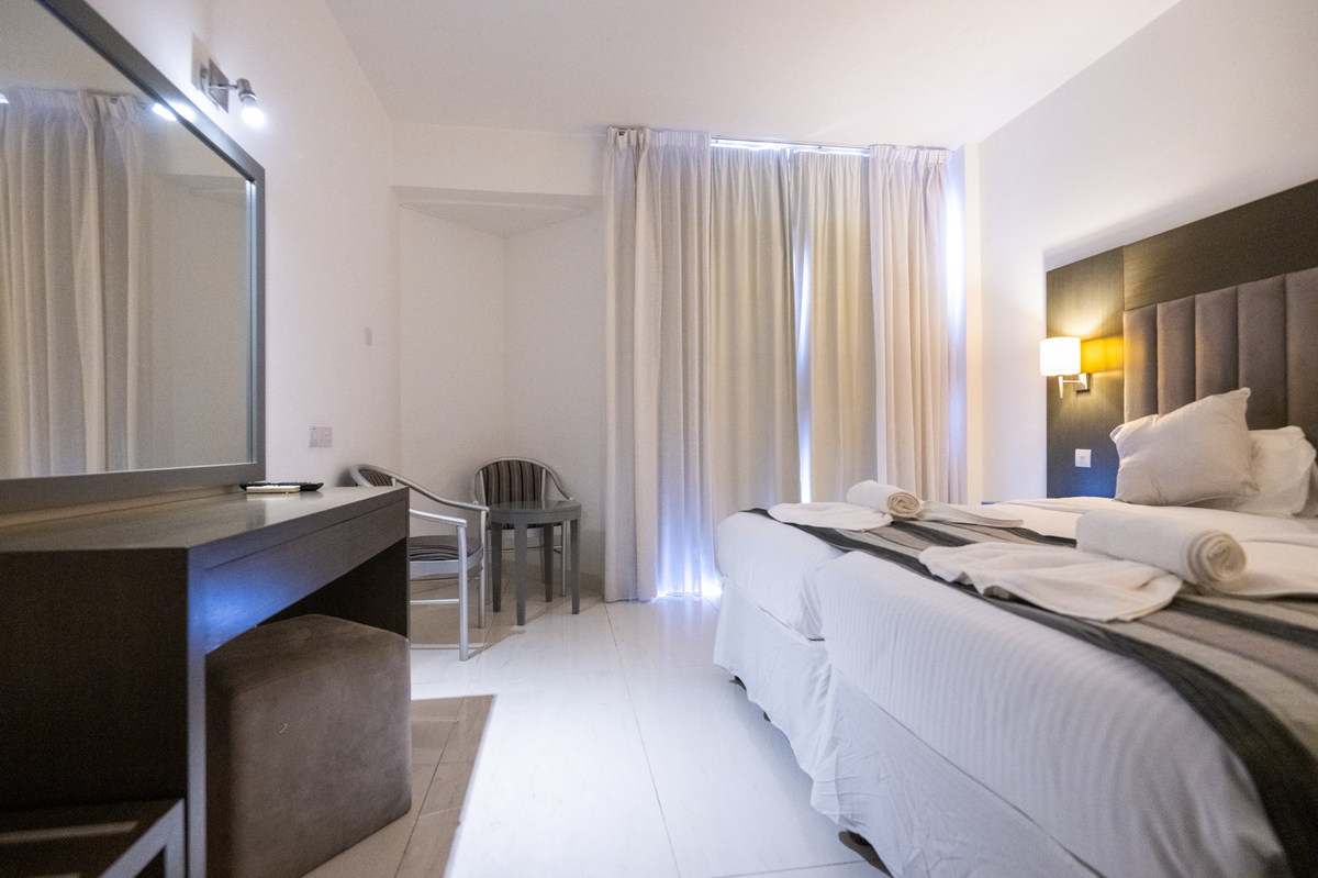 STANDARD ROOM (POOL VIEW, BALCONY)