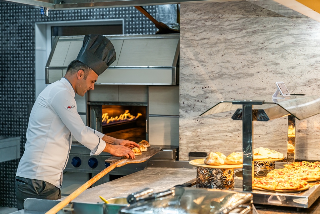 MAIN RESTAURANT