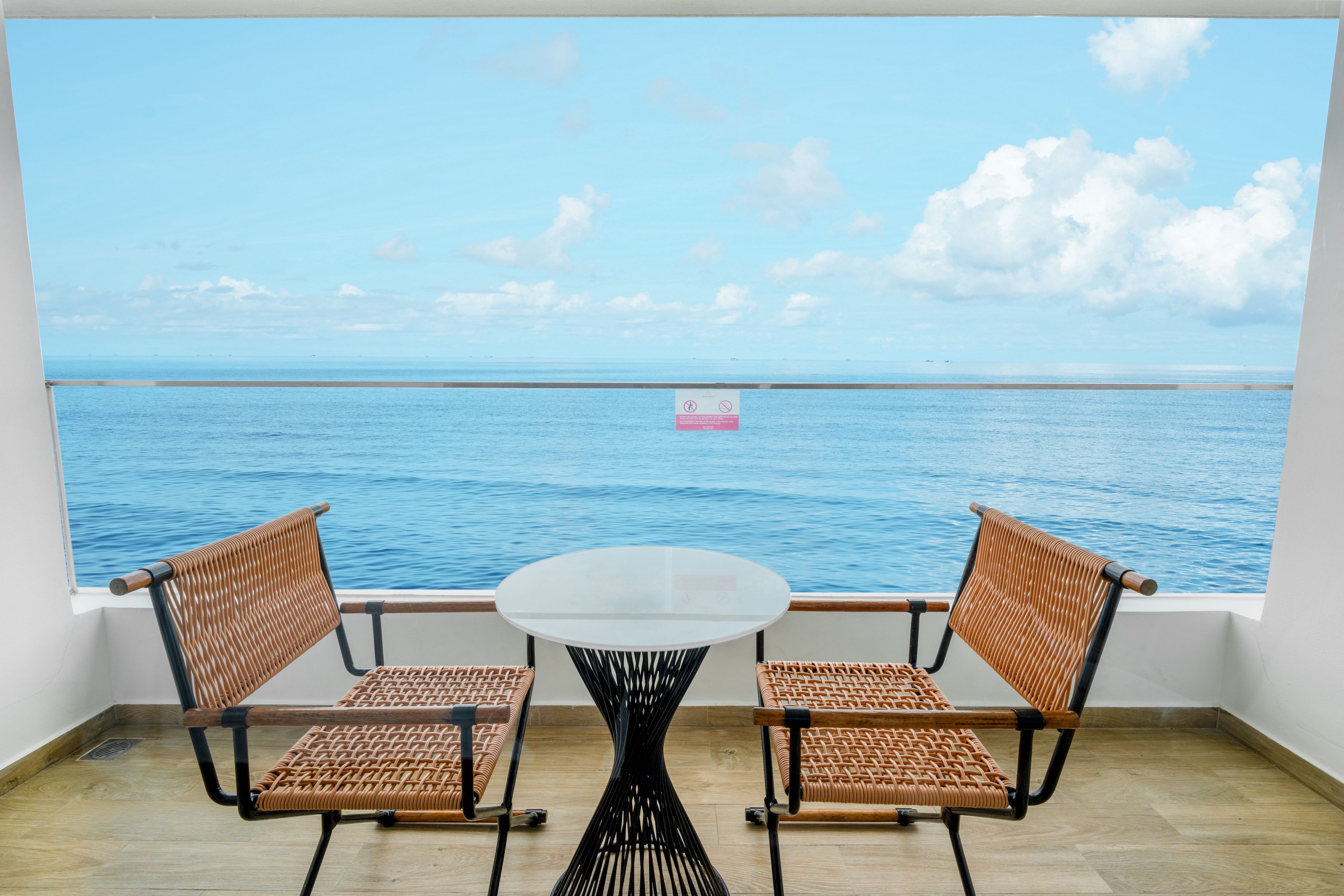 PREMIUM OCEANVIEW ROOM BALCONY 