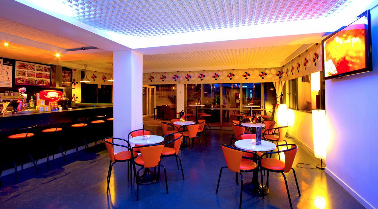 SNACK BAR