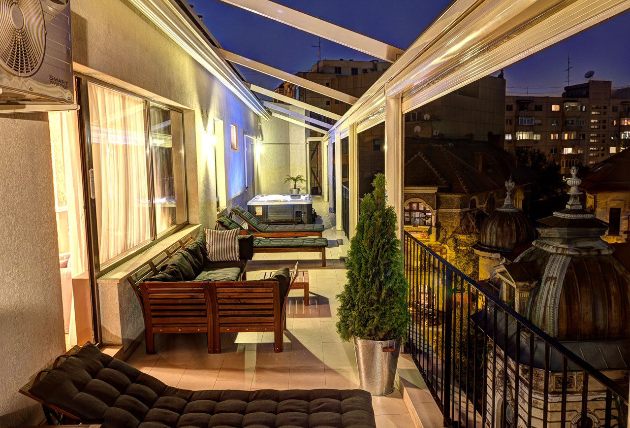 Suite with outdoor hot tub