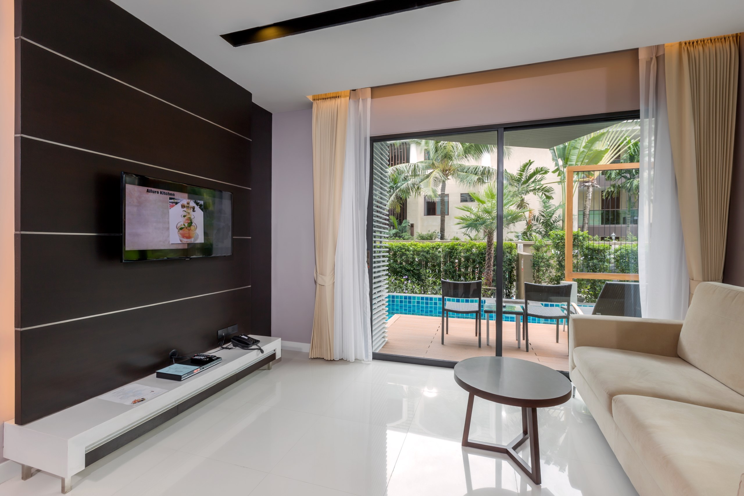 JUNIOR SUITE POOL ACCESS