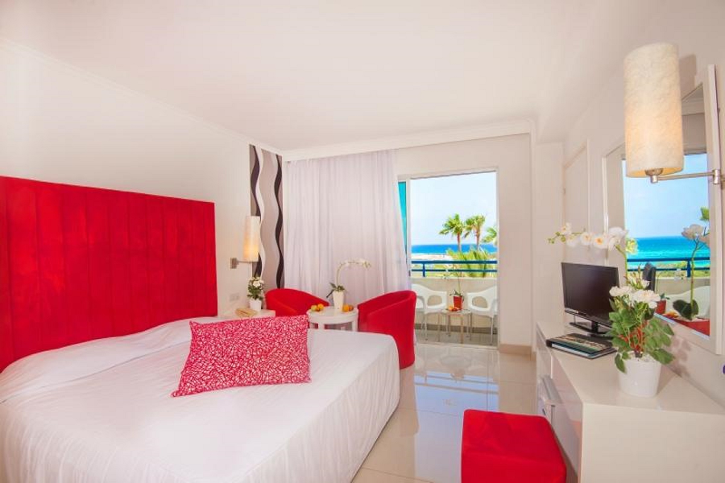 SUPERIOR ROOM (SEAVIEW,BALCONY OR TERRACE)