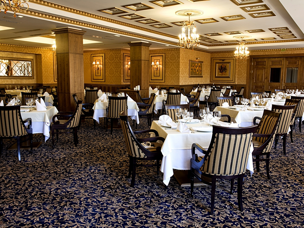 MAIN RESTAURANT