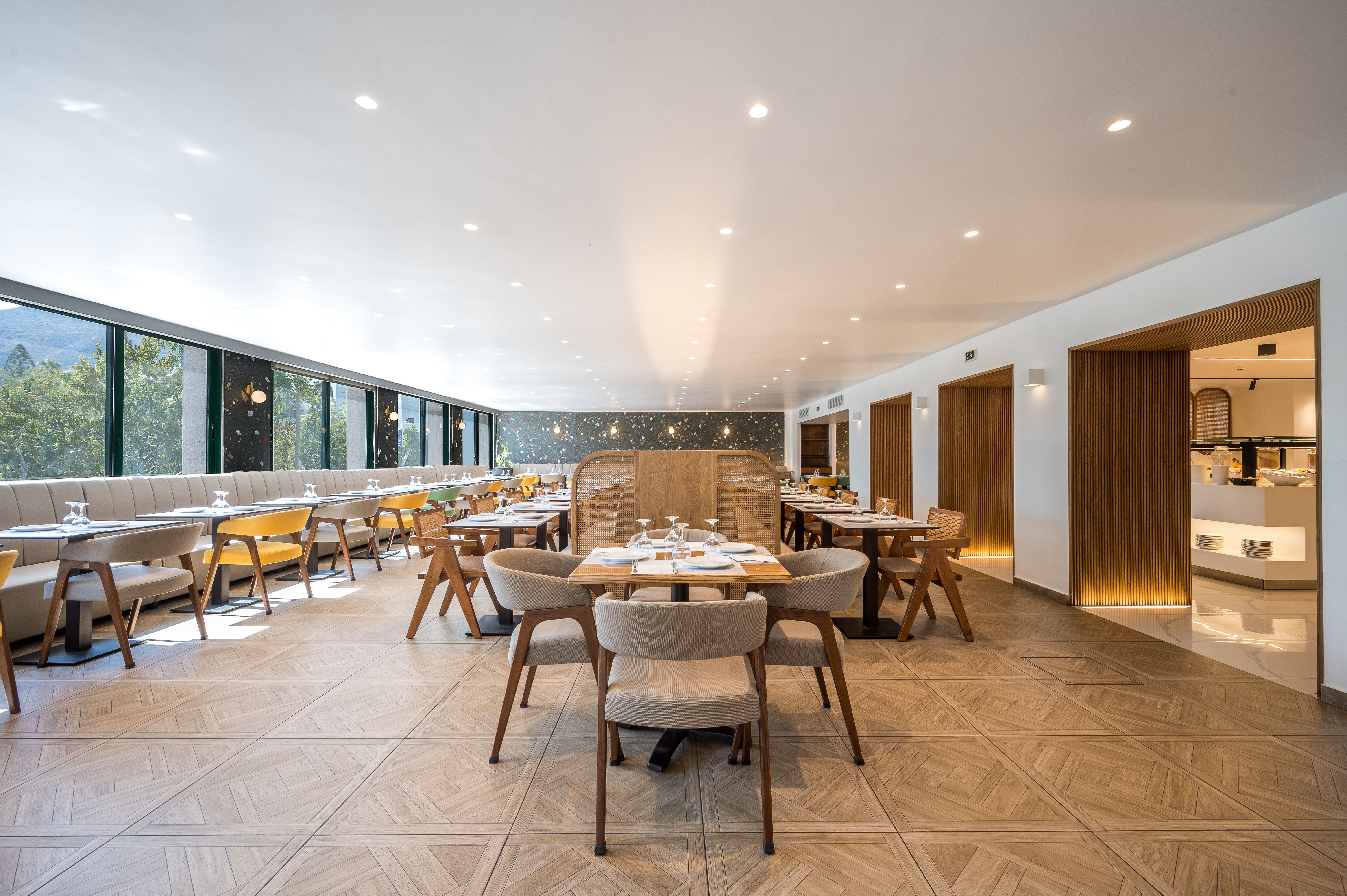 MAIN RESTAURANT