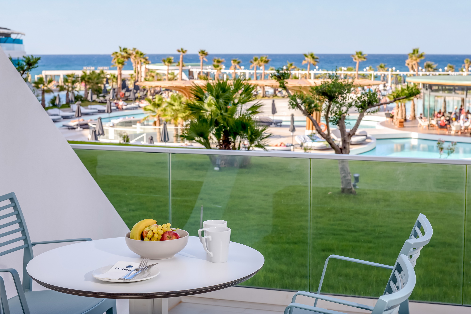 2 Bedroom Family Pool or Sea View 