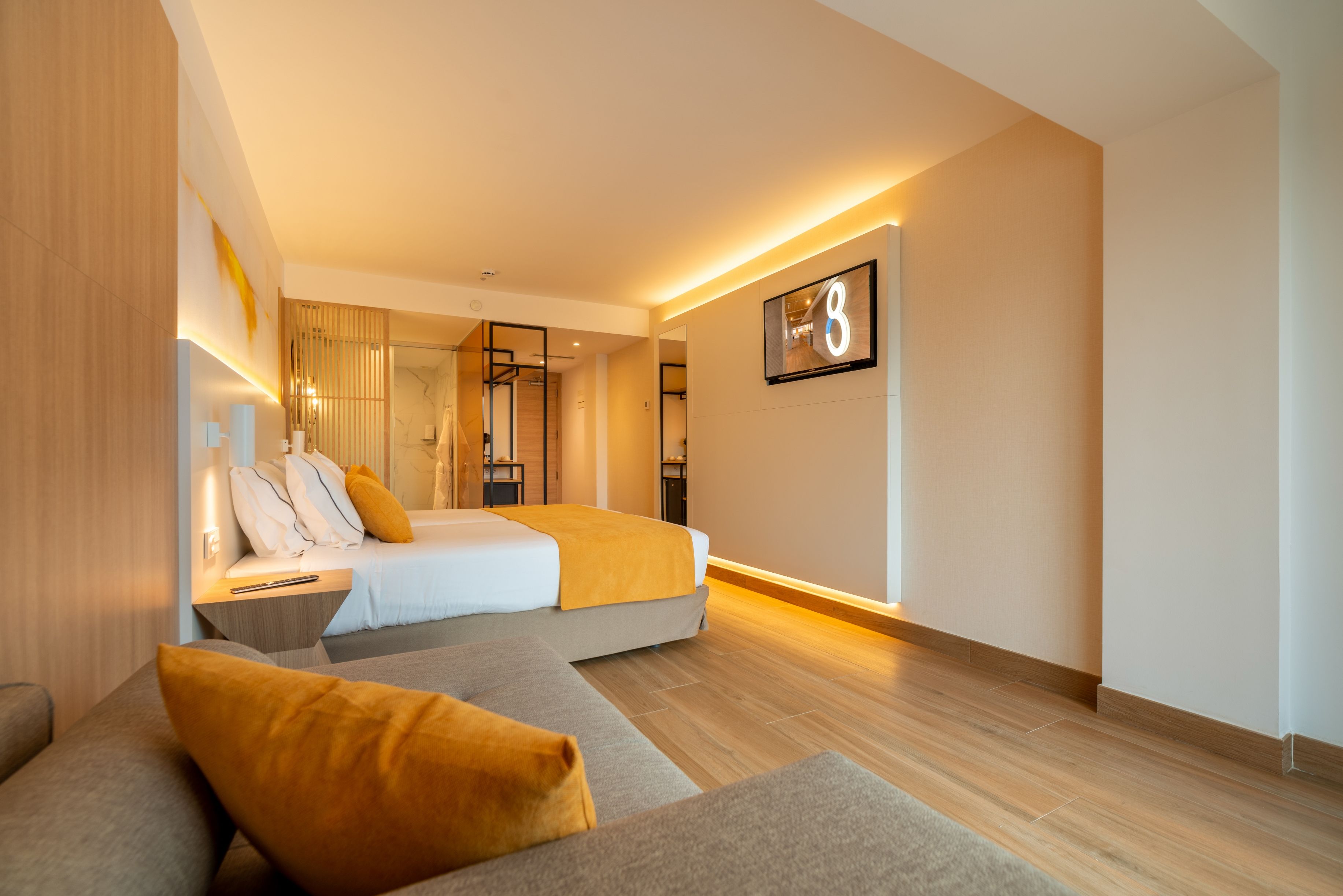SUPERIOR ROOM