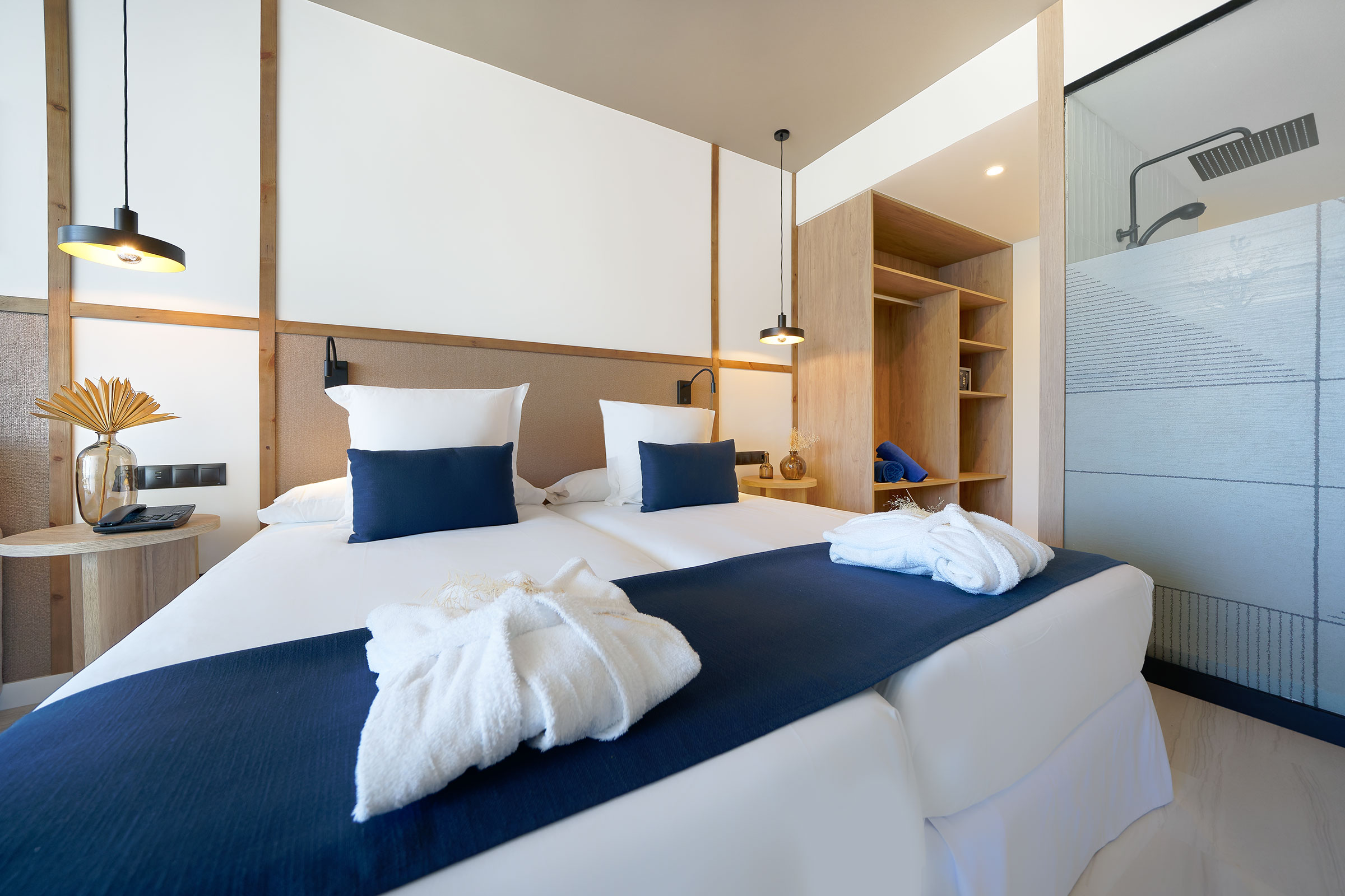 DOUBLE STANDARD ROOM (BALCONY OR TERRACE)