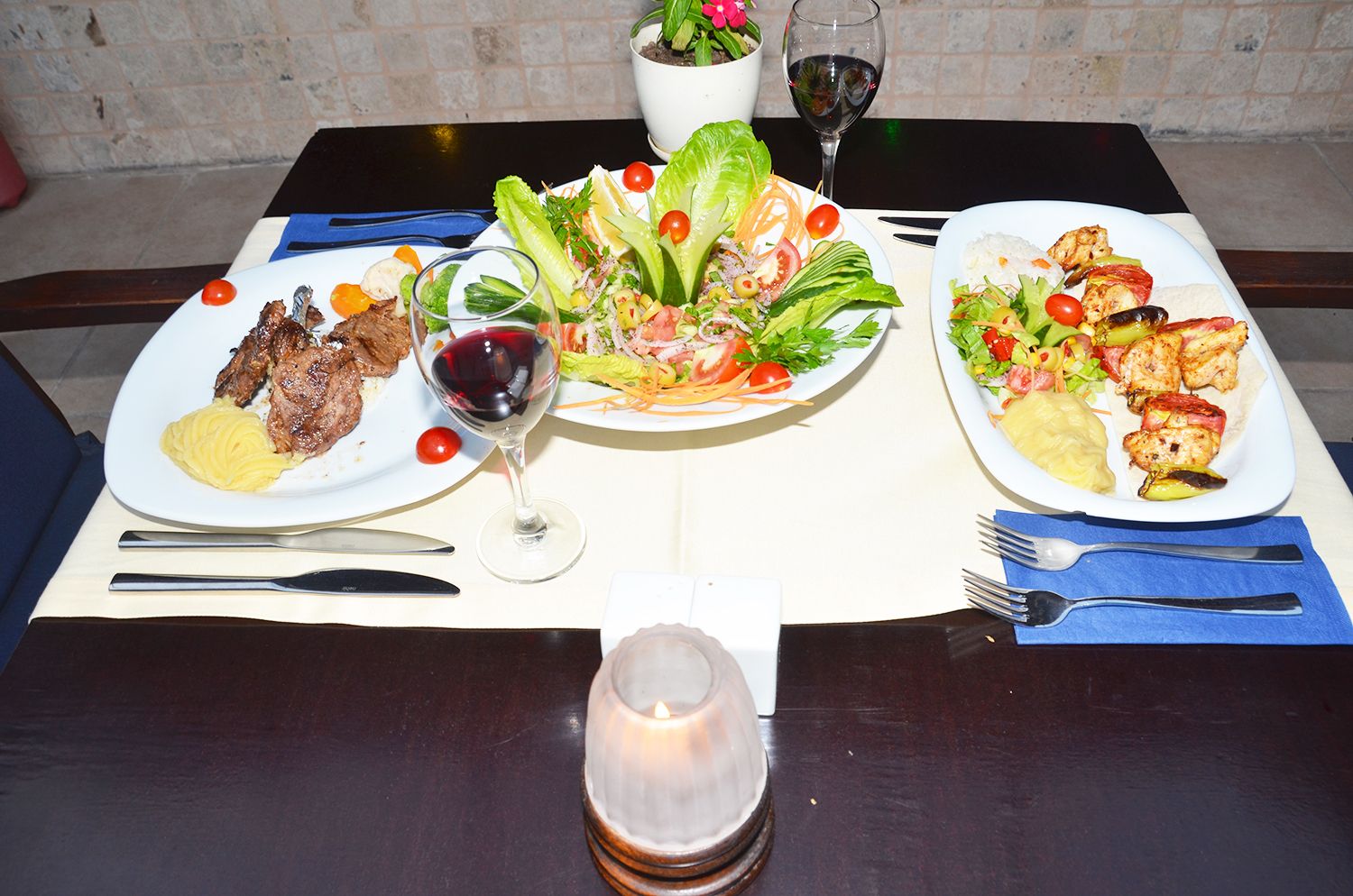 TONOZ RESTAURANT
