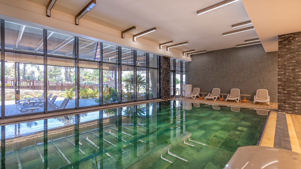 Piscină interioară