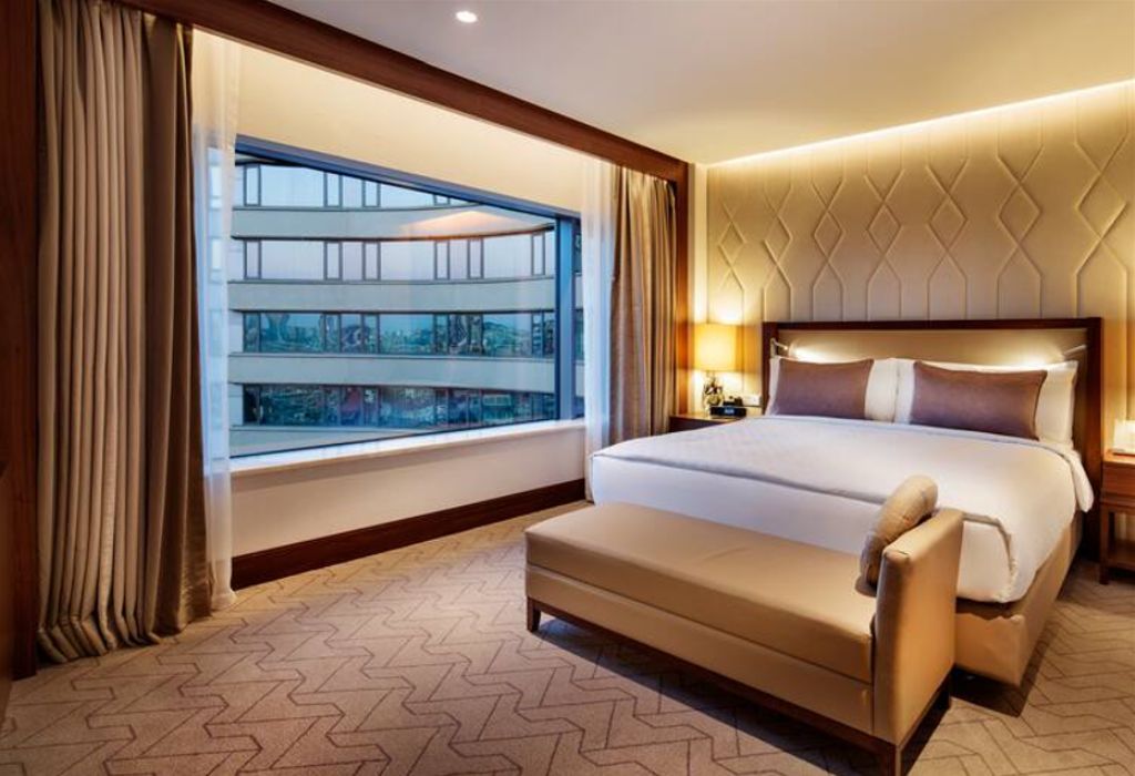 PARK SUITE WITH BALCONY