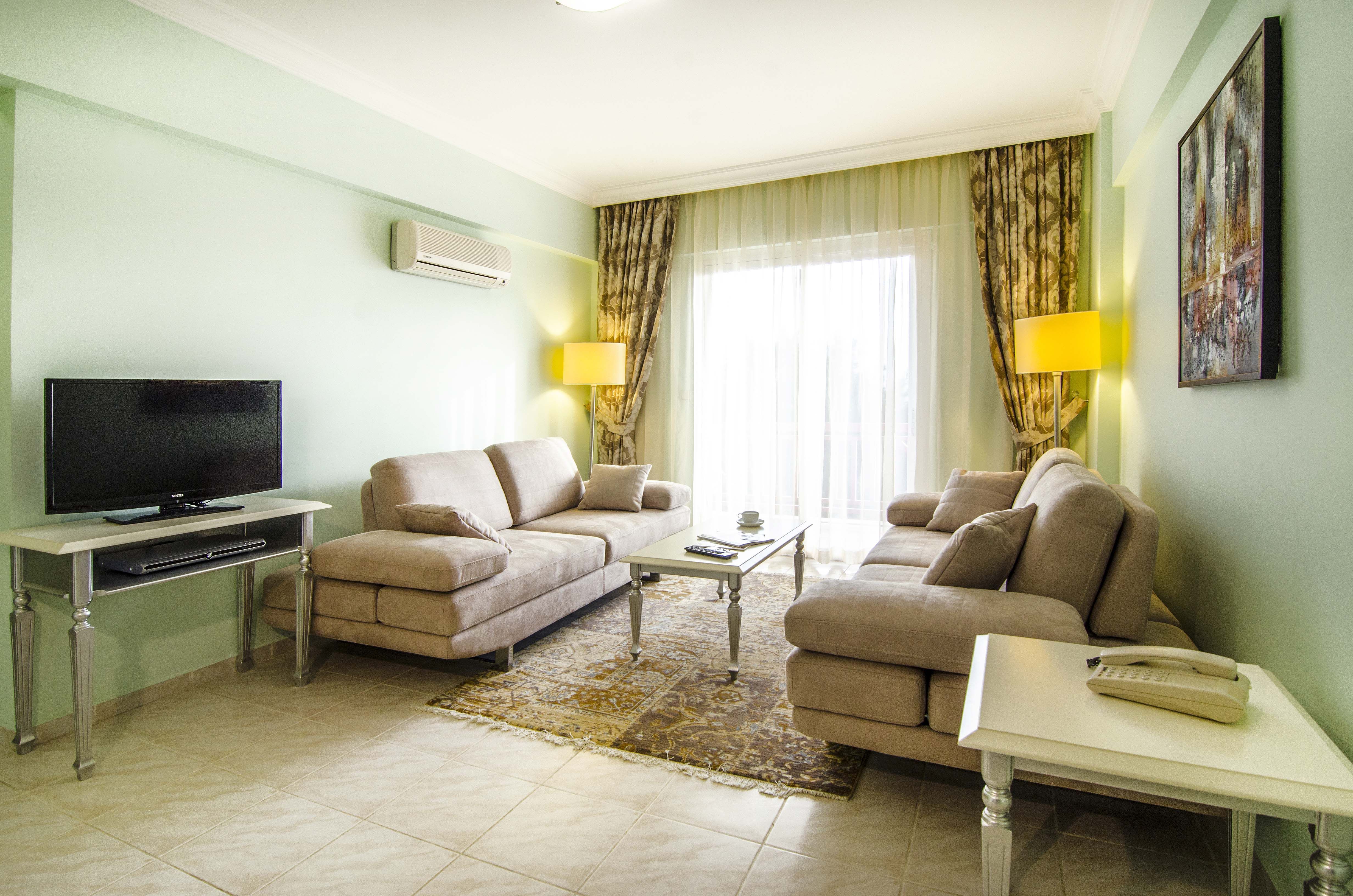 SUITE ROOM