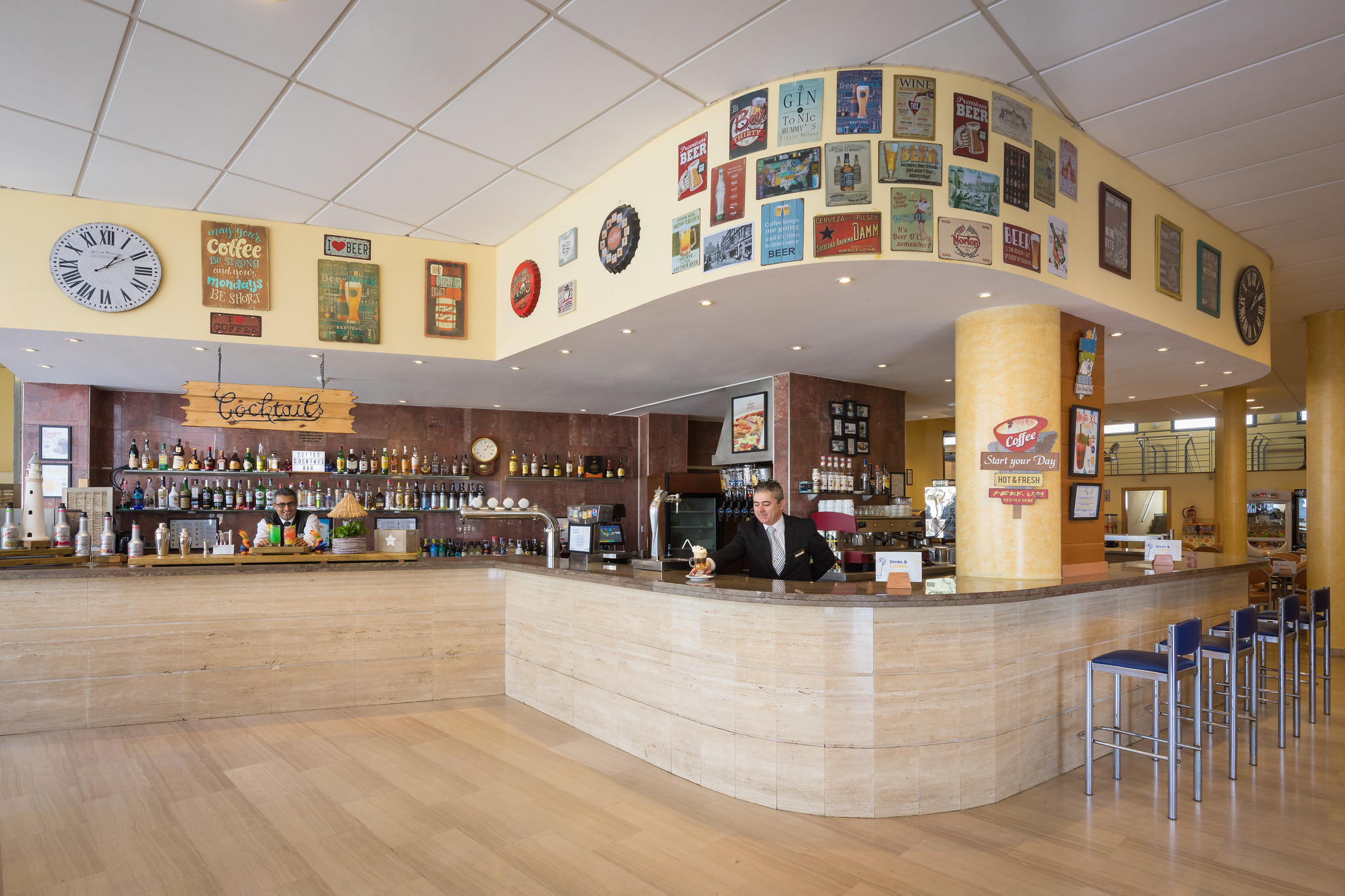 MAIN BAR