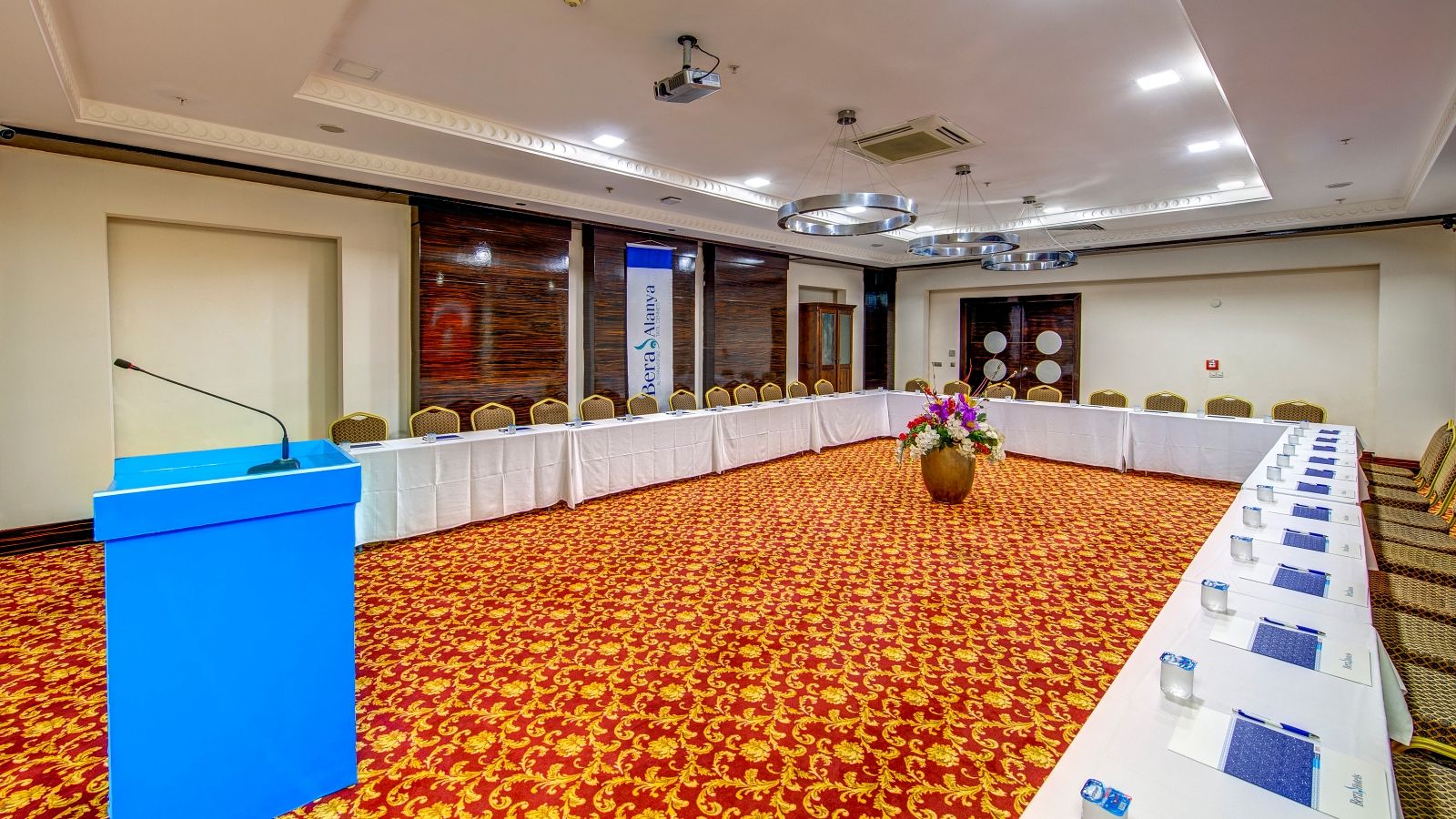 MICE (servicii de organizare de întâlniri, conferințe, alte evenimente)