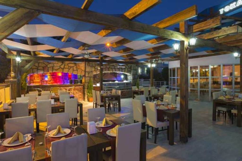 MAIN RESTAURANT