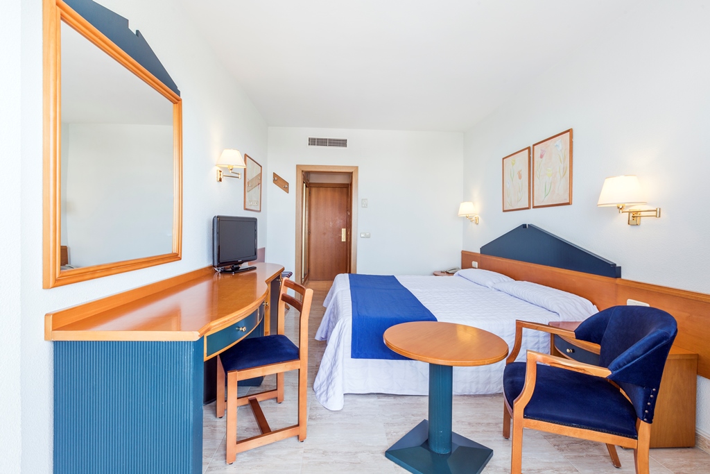  DOUBLE ROOM