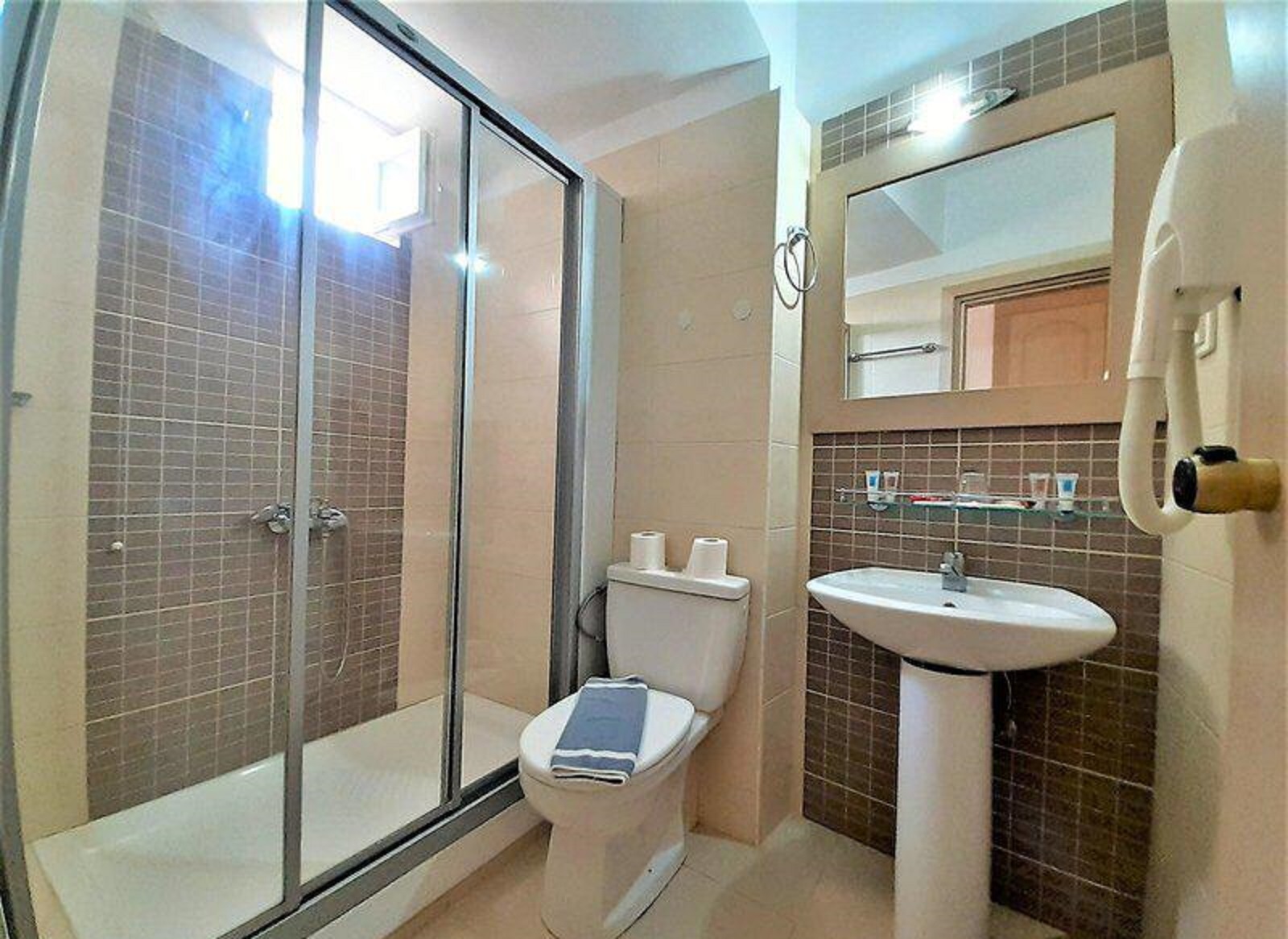 SINGLE ROOM 