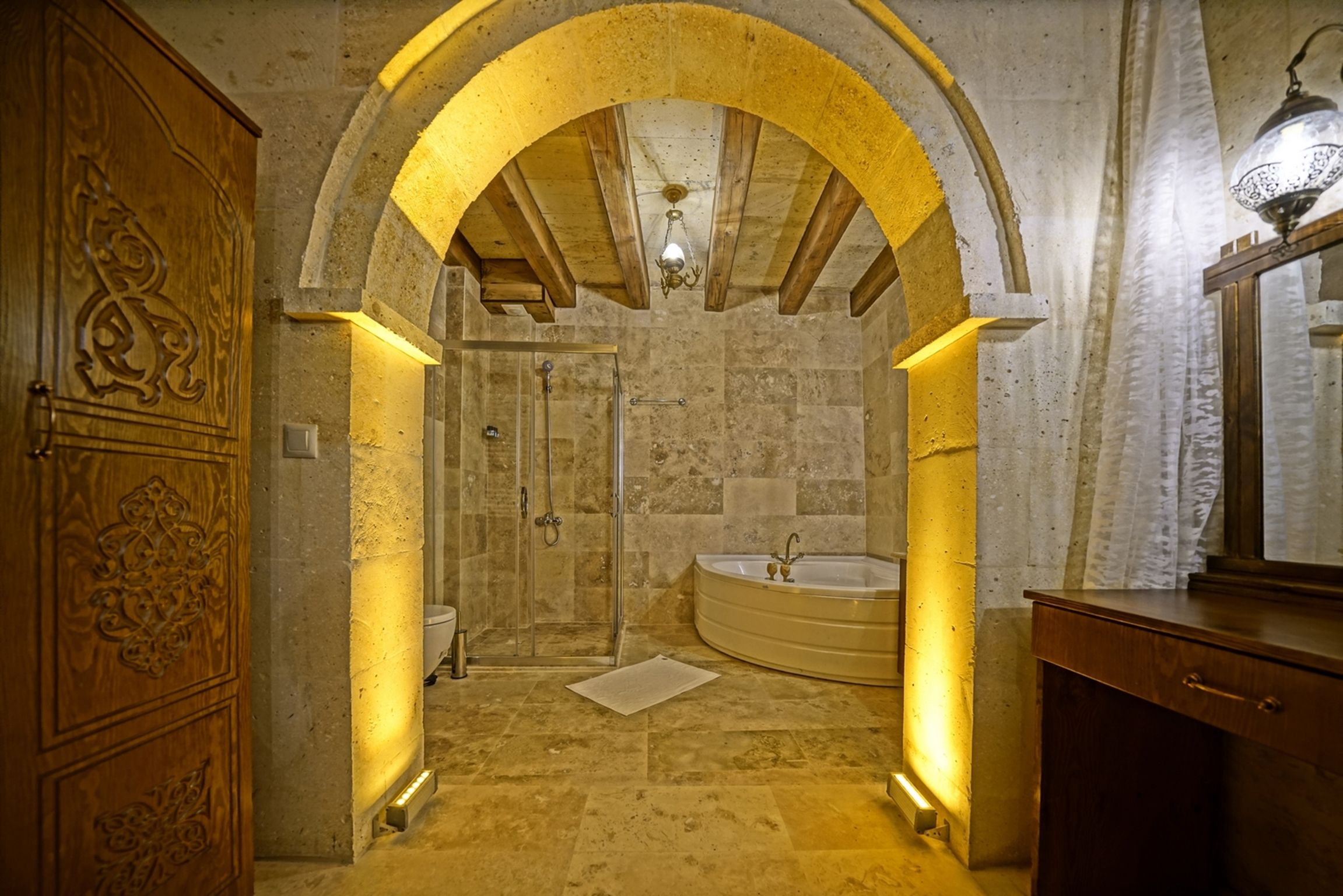 FAMILY AND HONEYMOON SUITE ROOM