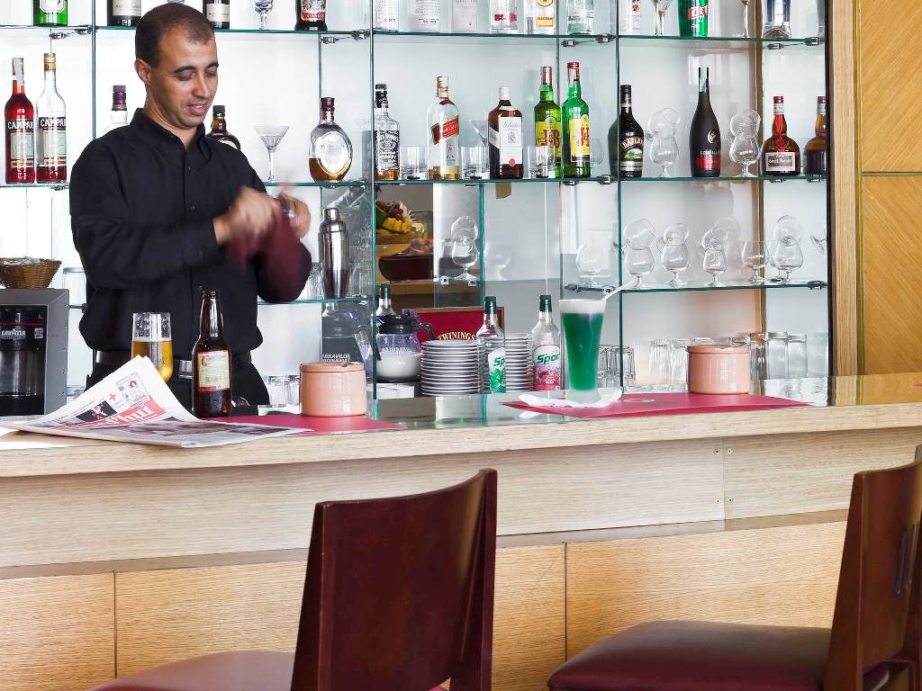 main bar