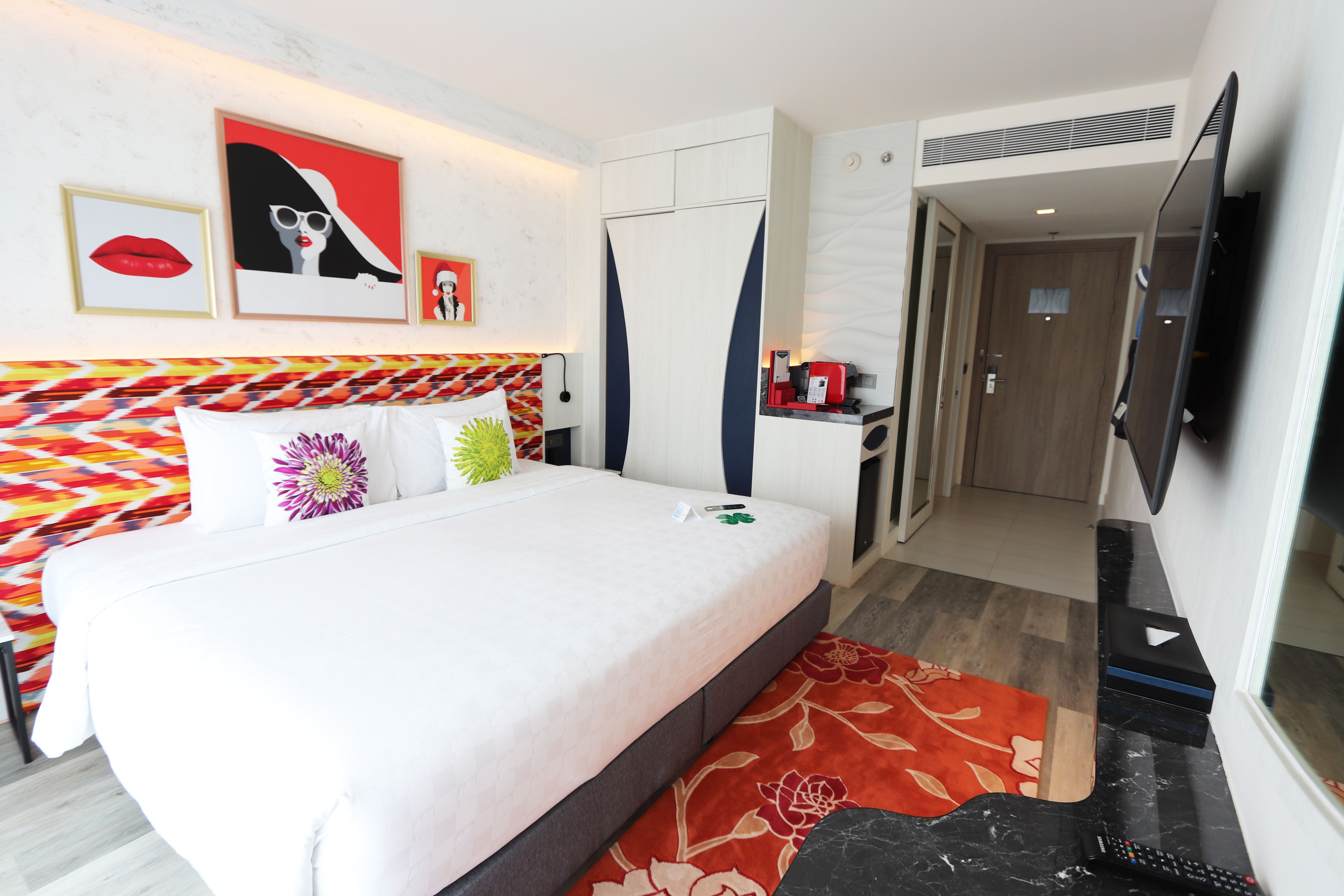 LADY'S PREMIER ROOM