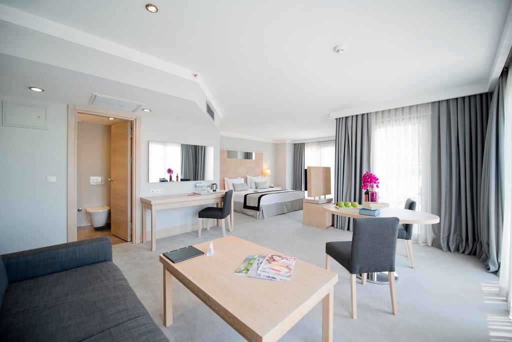 JUNIOR SUITE
