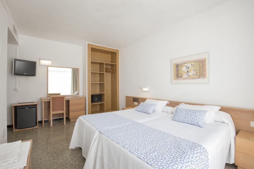 STANDARD ROOM LATERAL SEA VIEW BALCONY