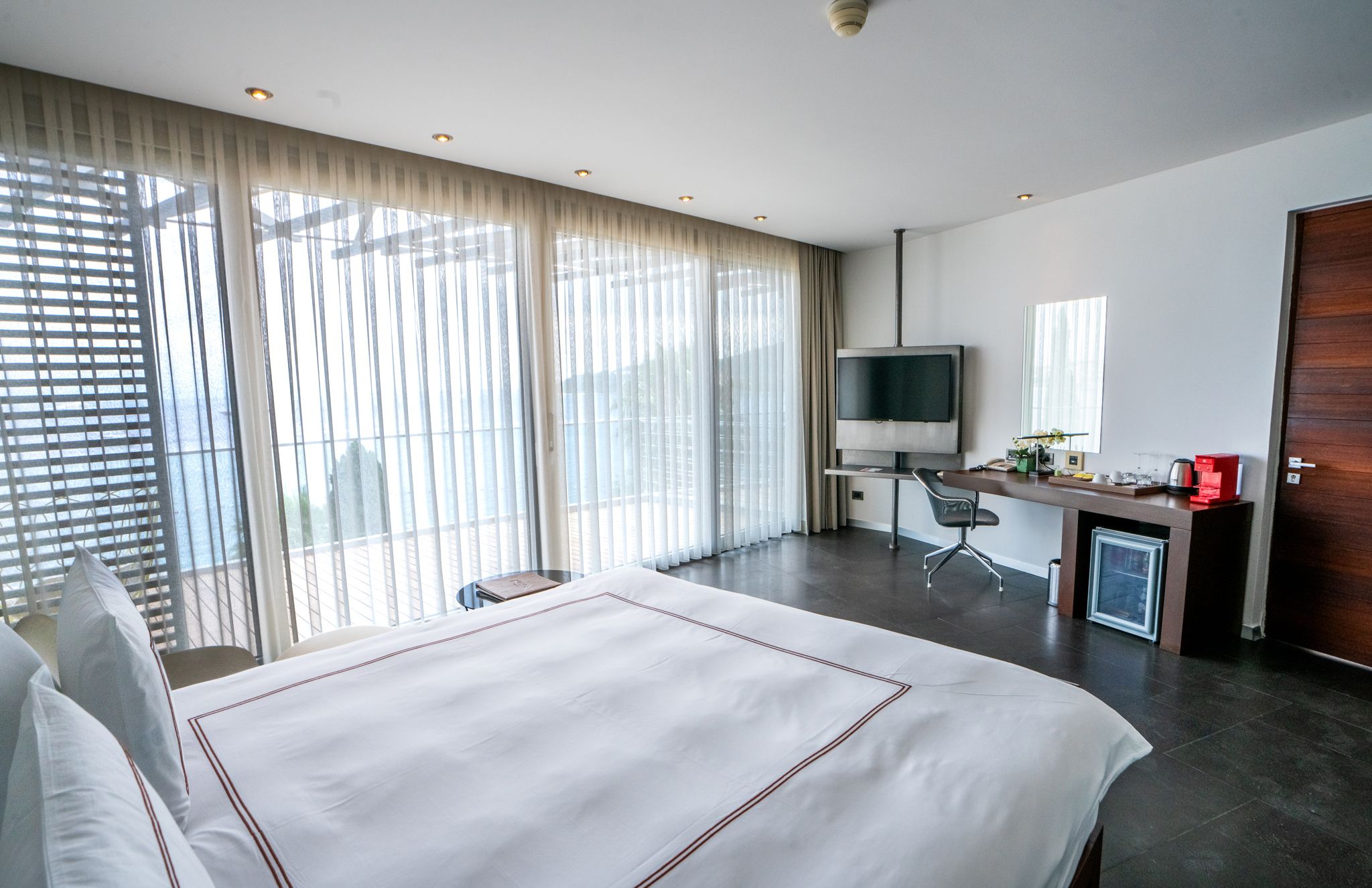 SUITE ROOM