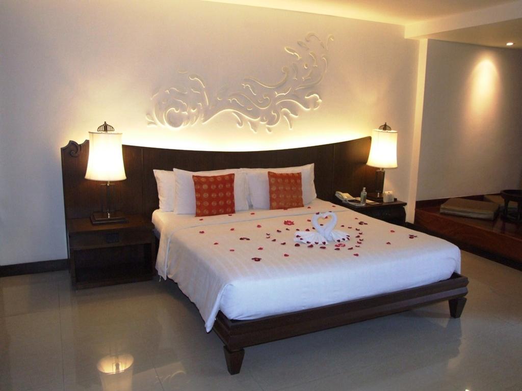 Pool Access Room