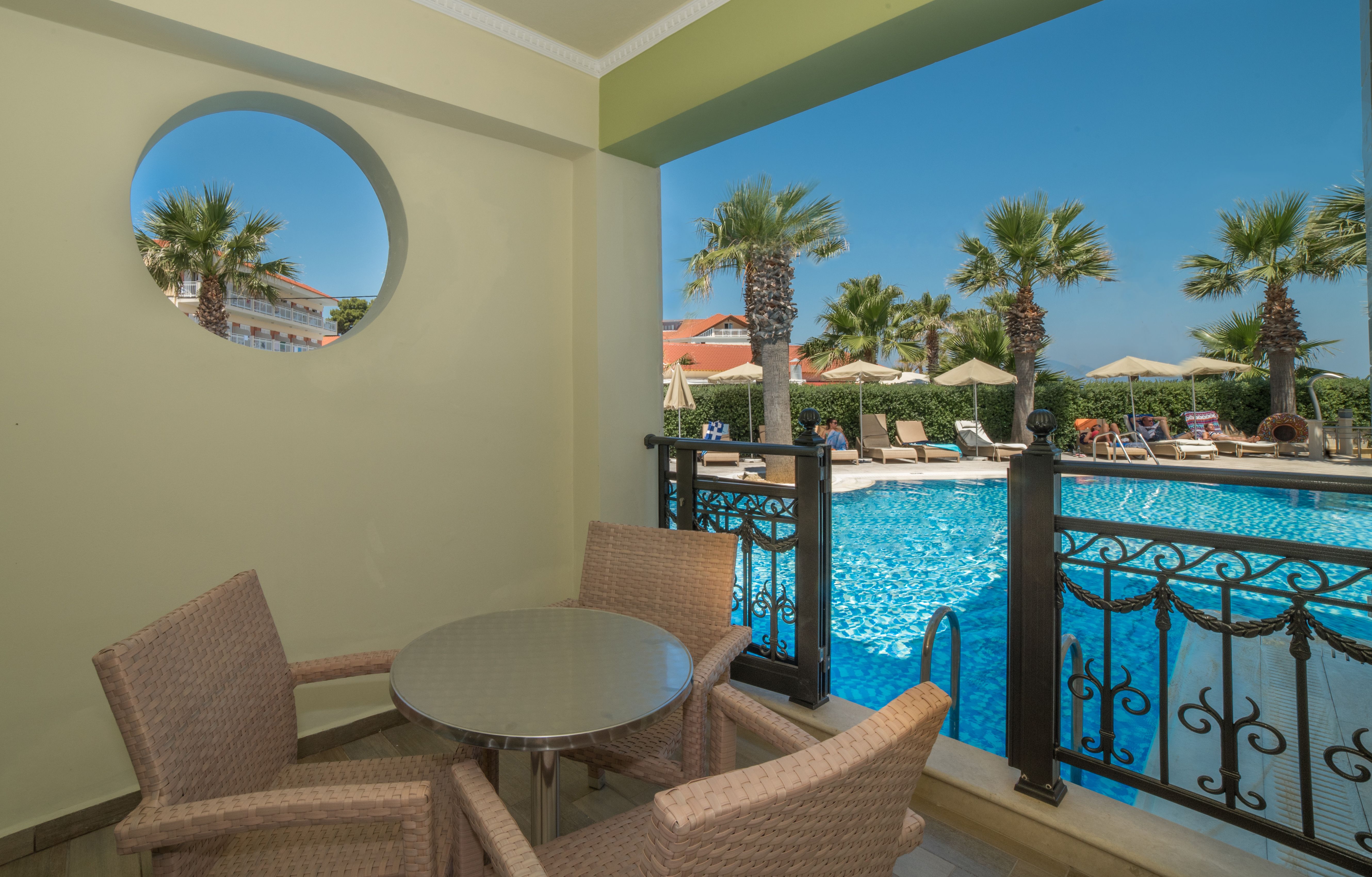 JUNIOR SUITE SWIM UP