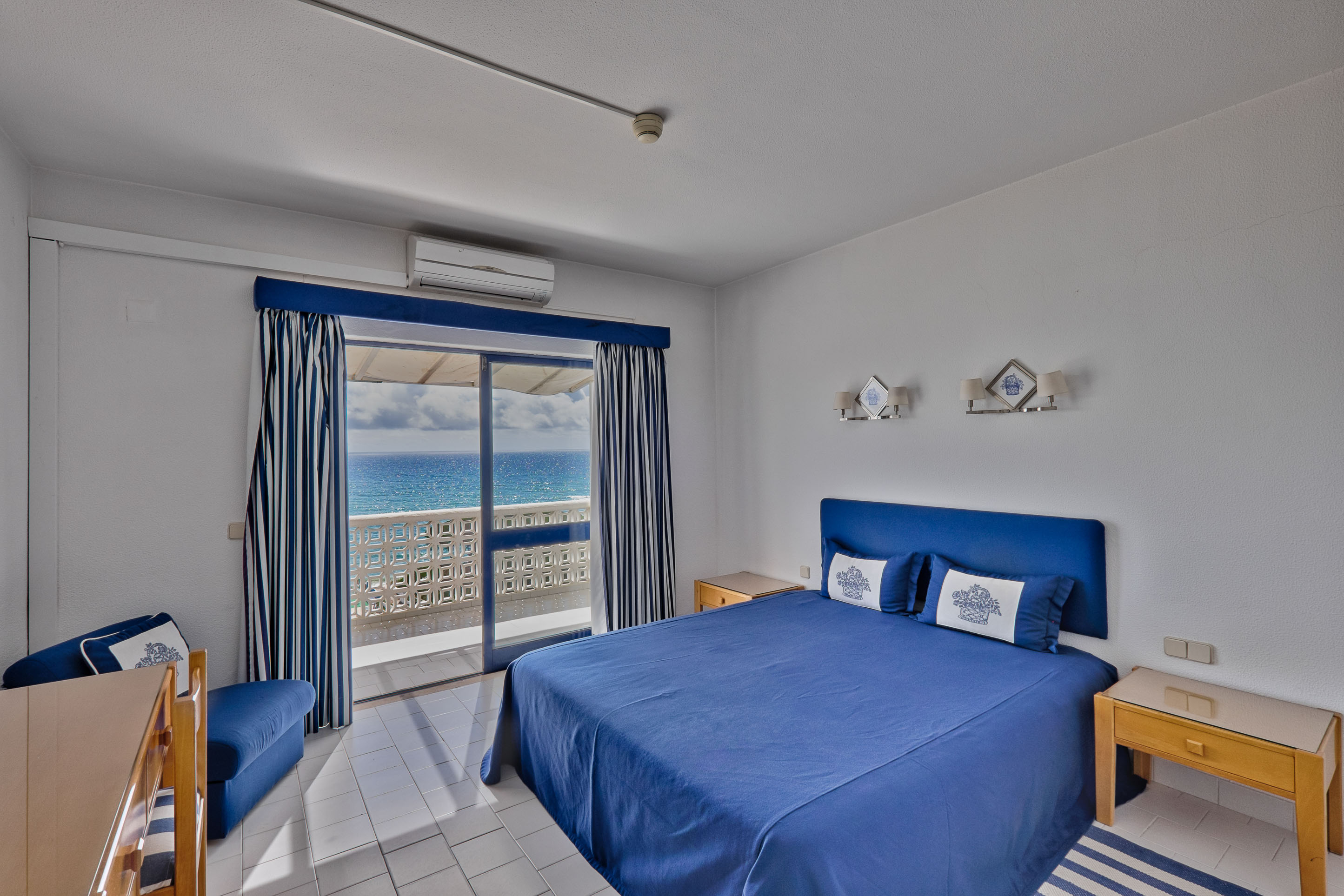 DELUXE TWO BEDROOM APARTMENT