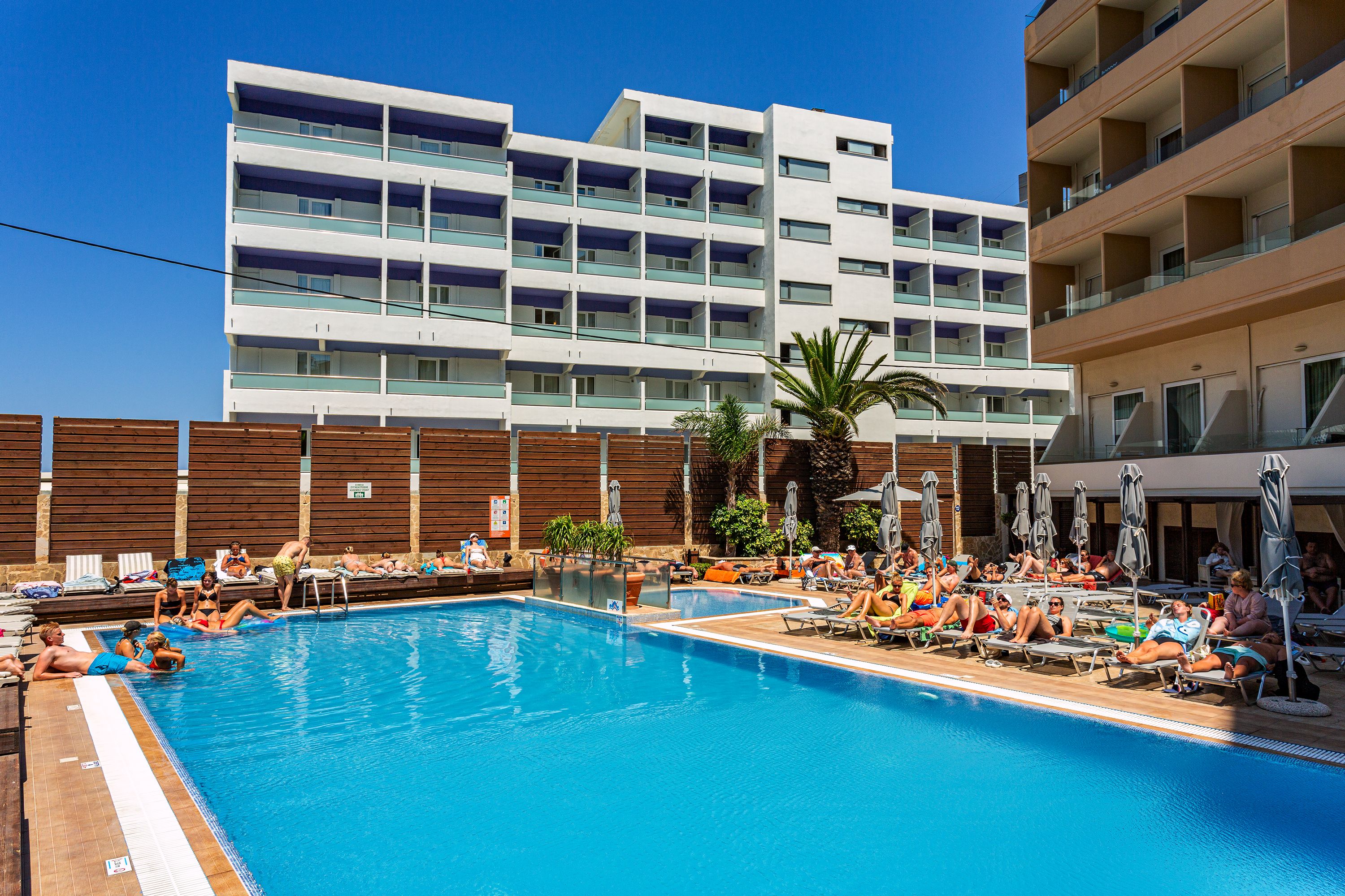 POOL BAR