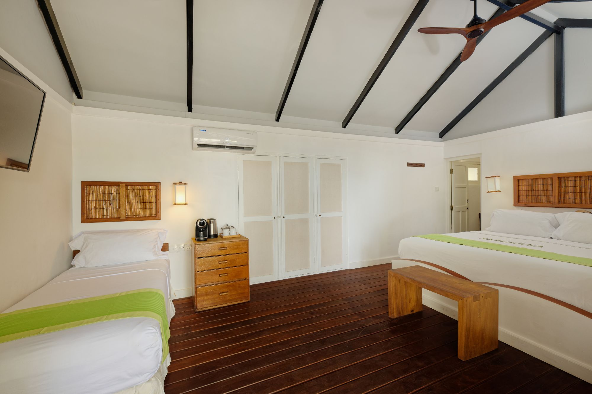DELUXE BEACH VILLA 